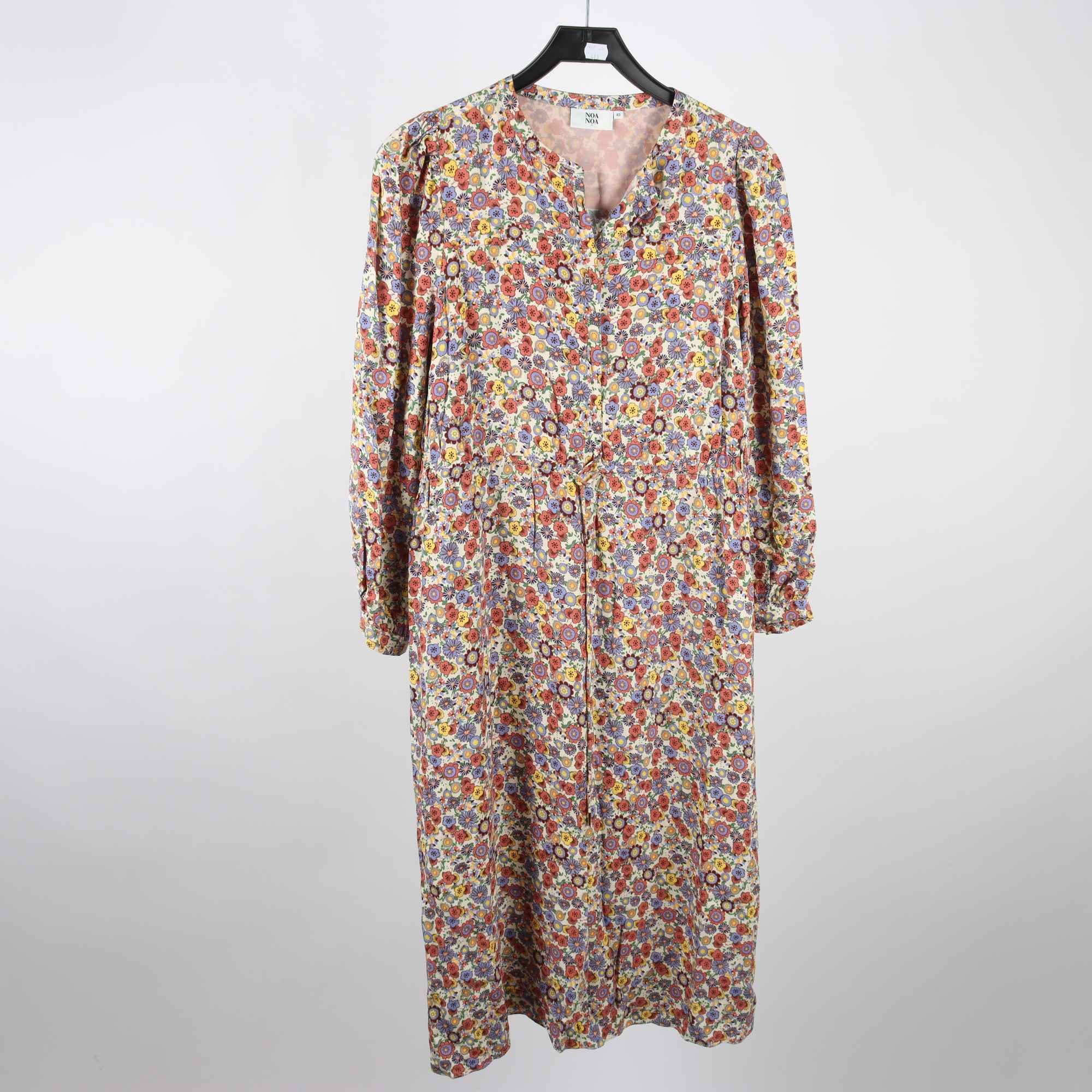 Klänning, Noa Noa, blommig, lila, gul, stl. 40.