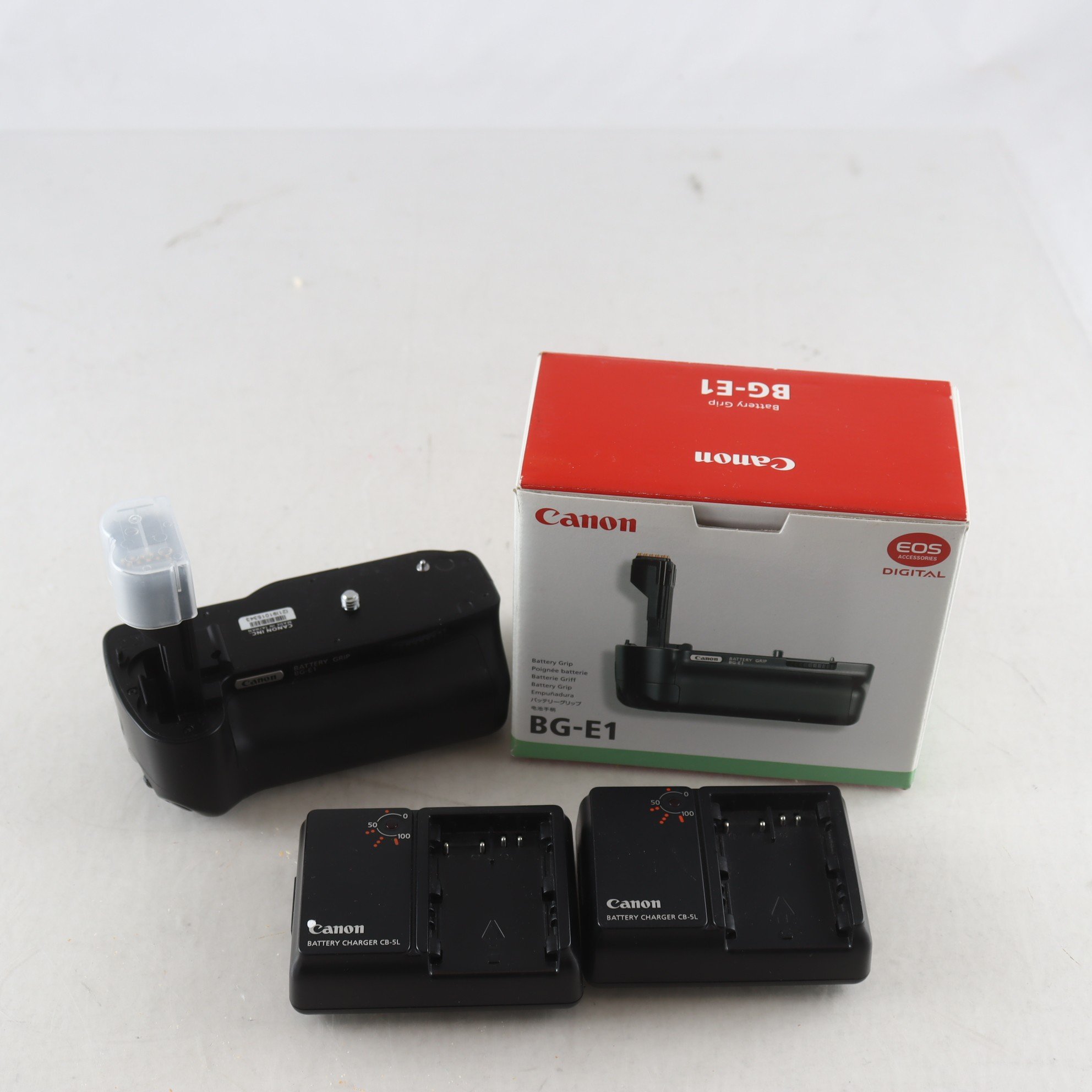 Kameratillbehör, Canon, laddare och batterigrepp.