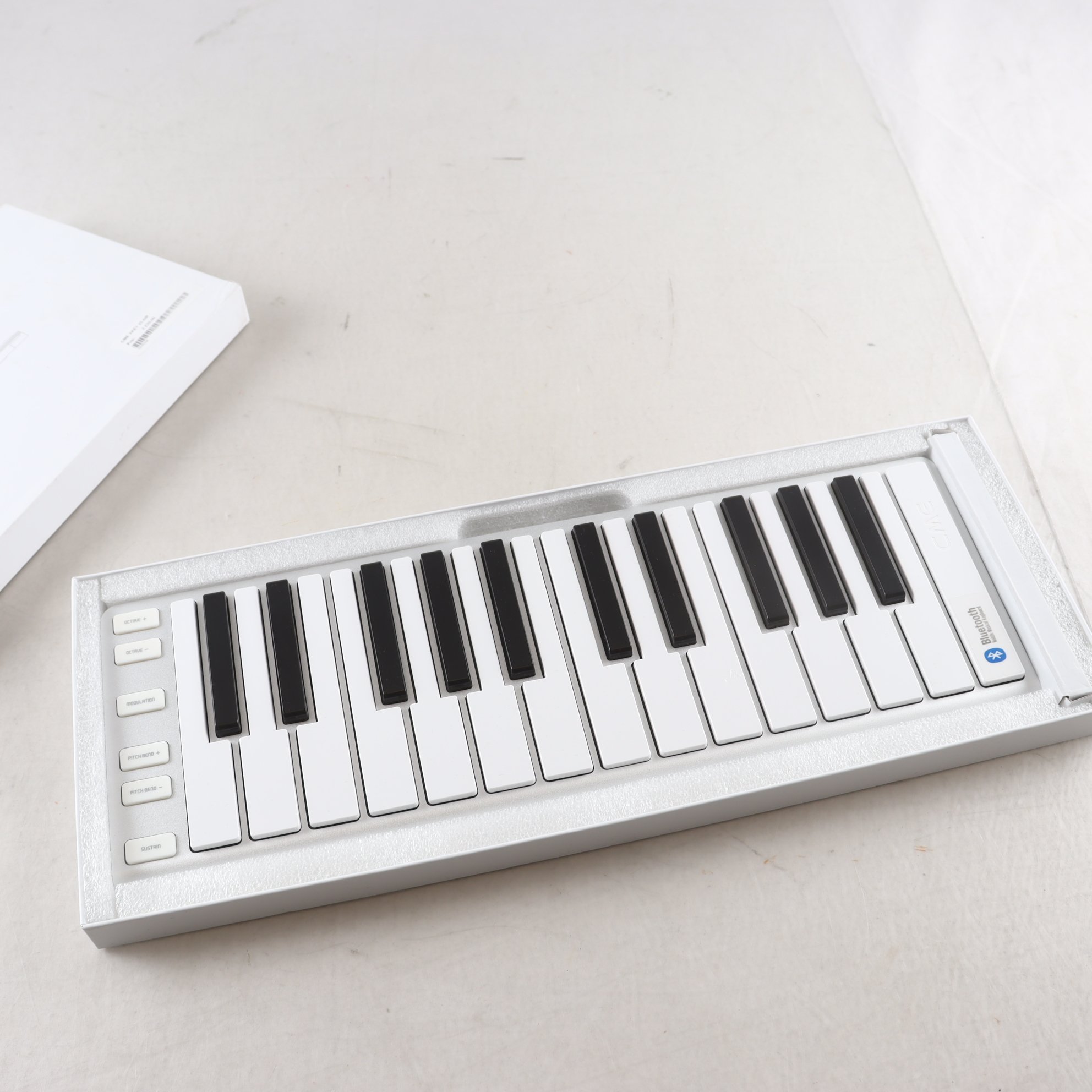 MIDI controller, CME, xkey 25 air.