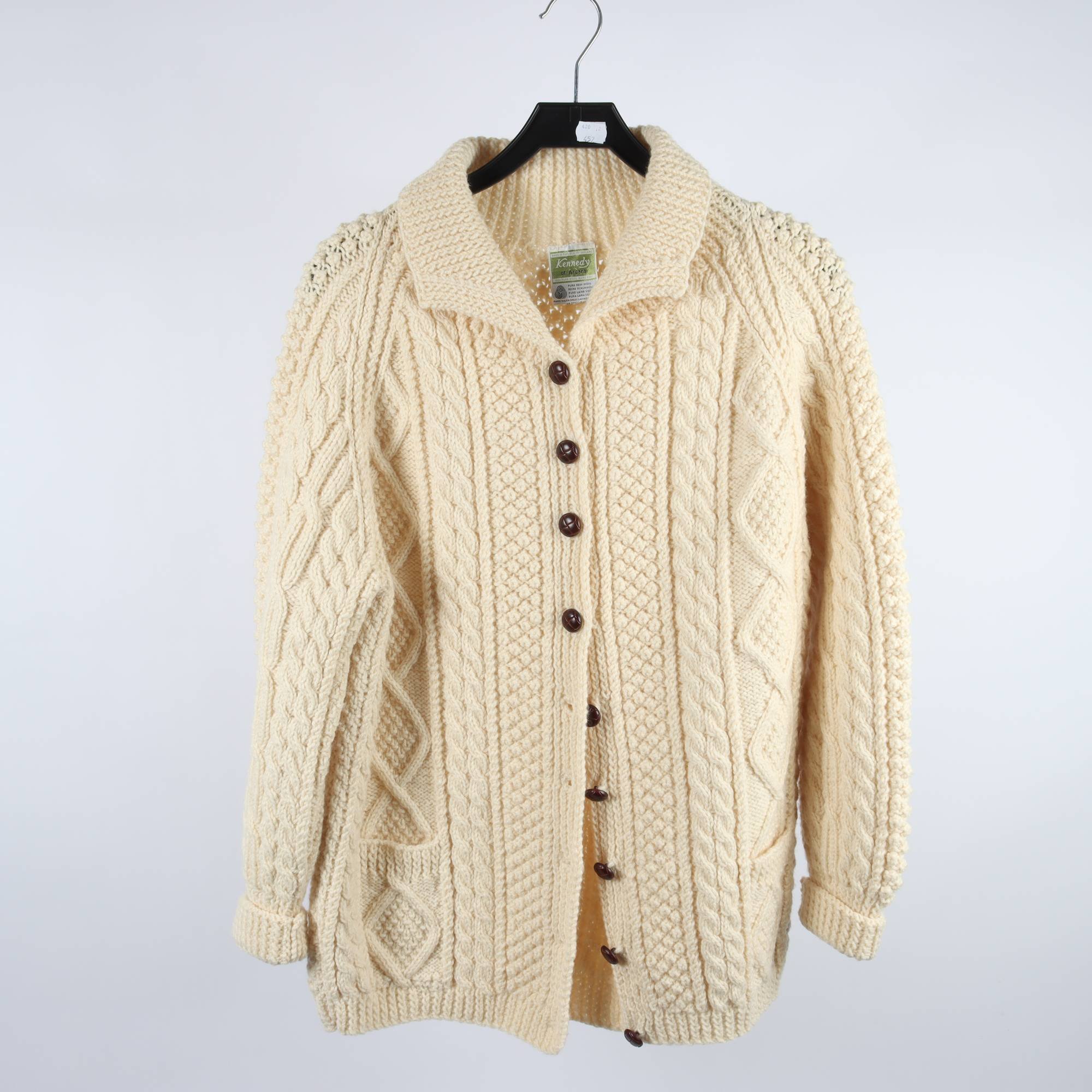 Kofta, Kennedy of Ardara, offwhite, ull, stl. ca. M/L.