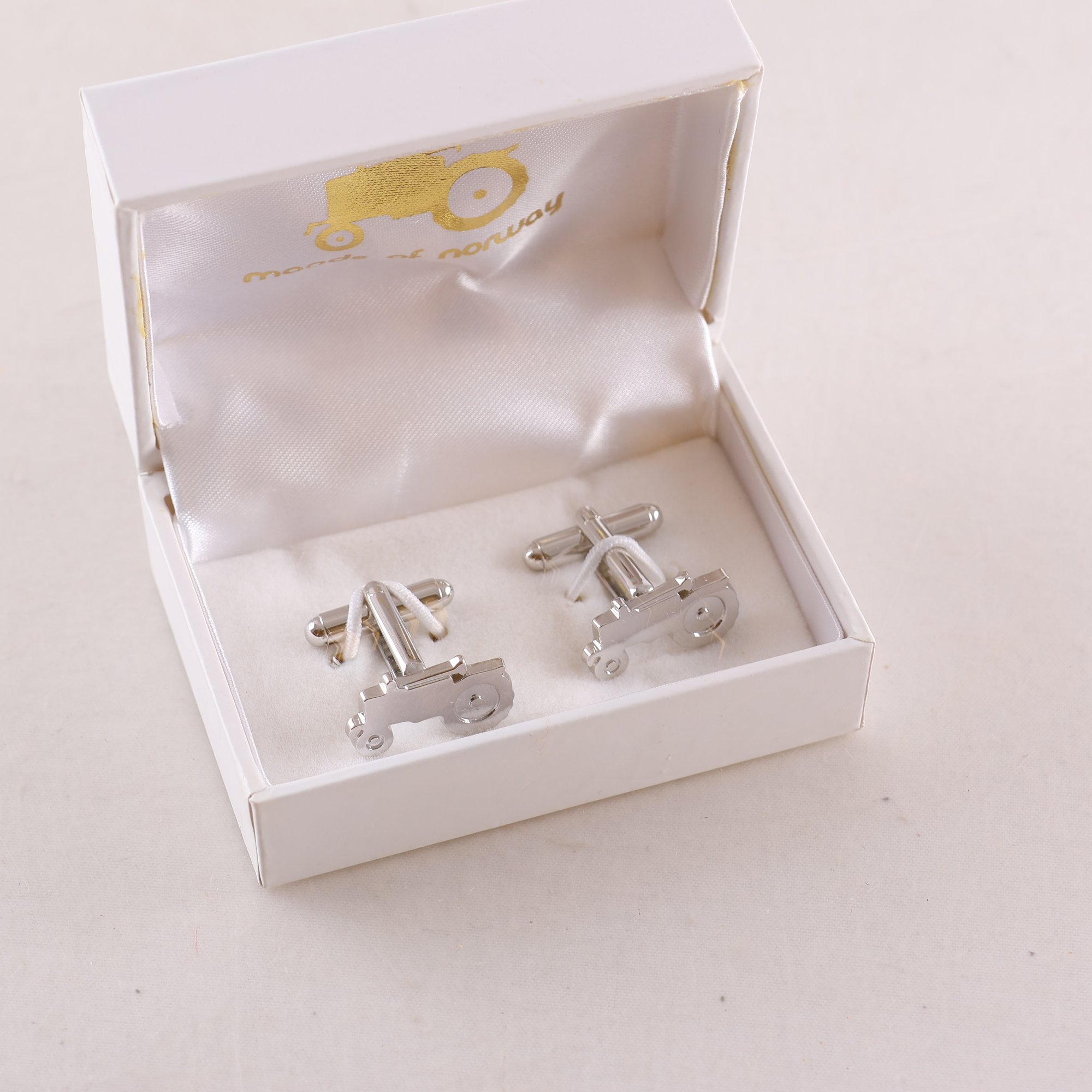 Manschettknappar, Moods of Norway, ”Traktor”, silverfärgade.