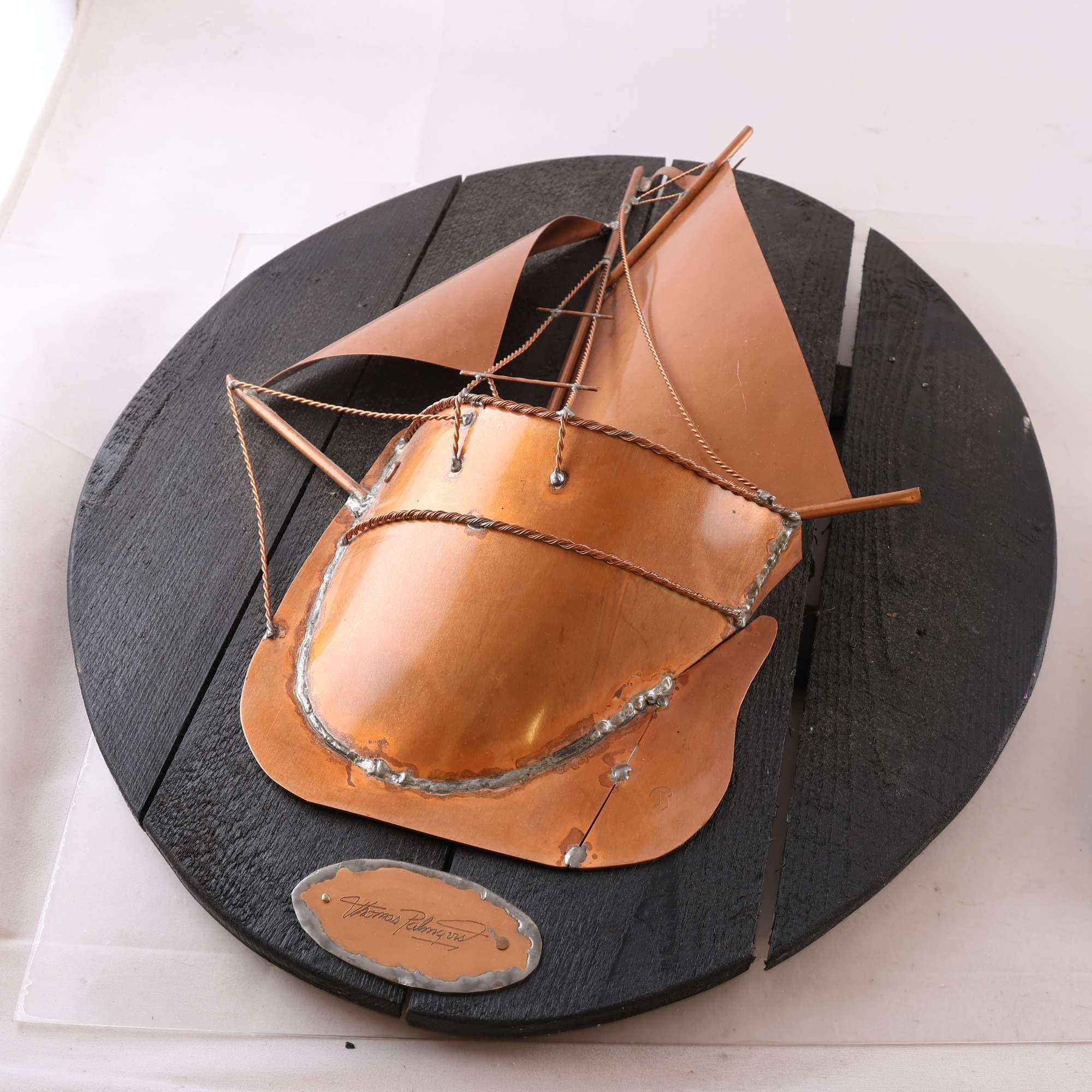 Väggdekoration, Thomas Palmqvist, kopparbåt på trä. Samfraktas ej.