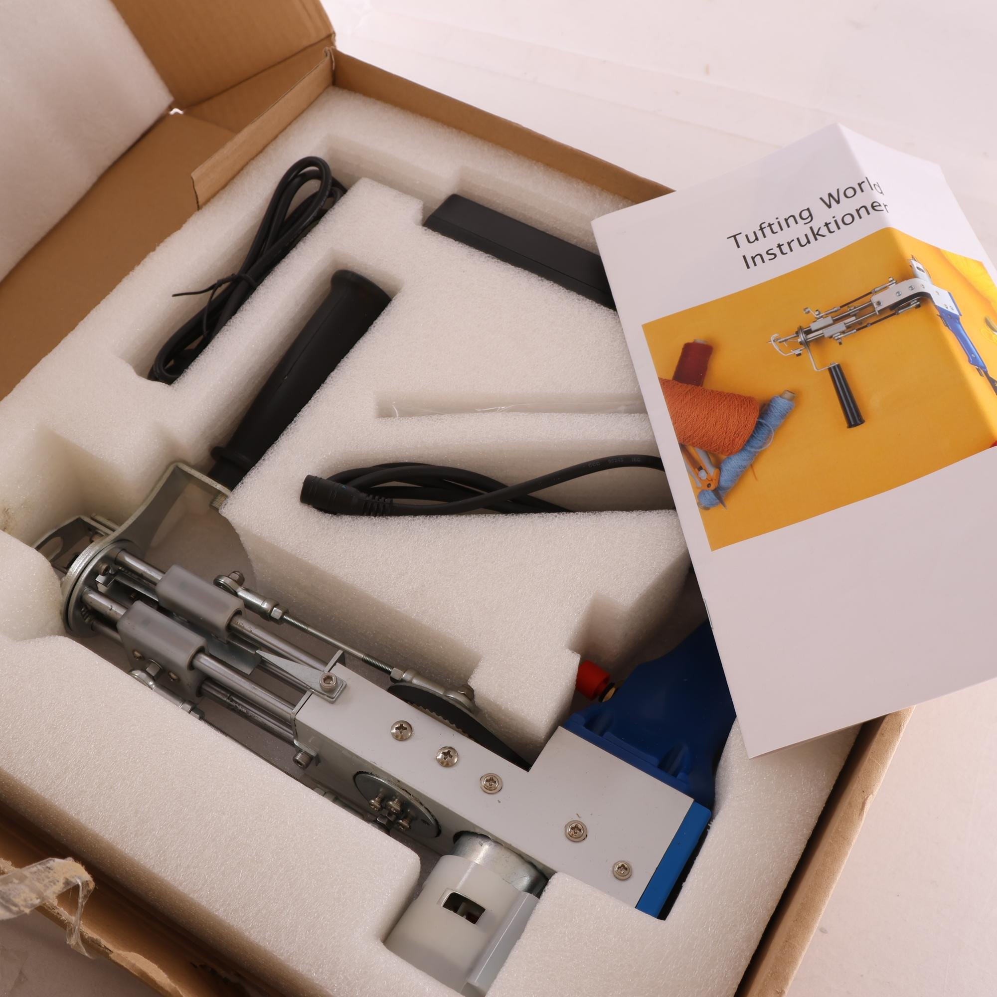 Tuftpistol, Technokungen. Tuftning.