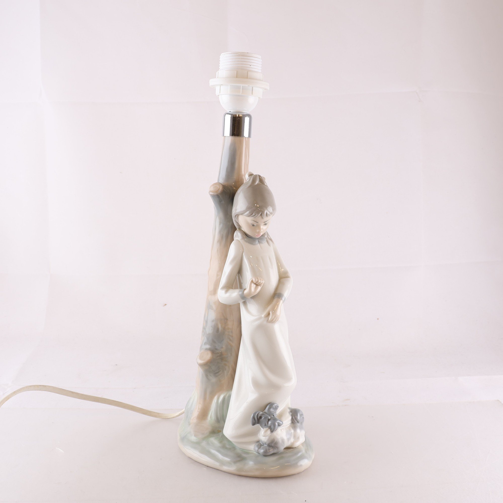 Bordslampa, Nao, porslin, Spanien. Samfraktas ej.