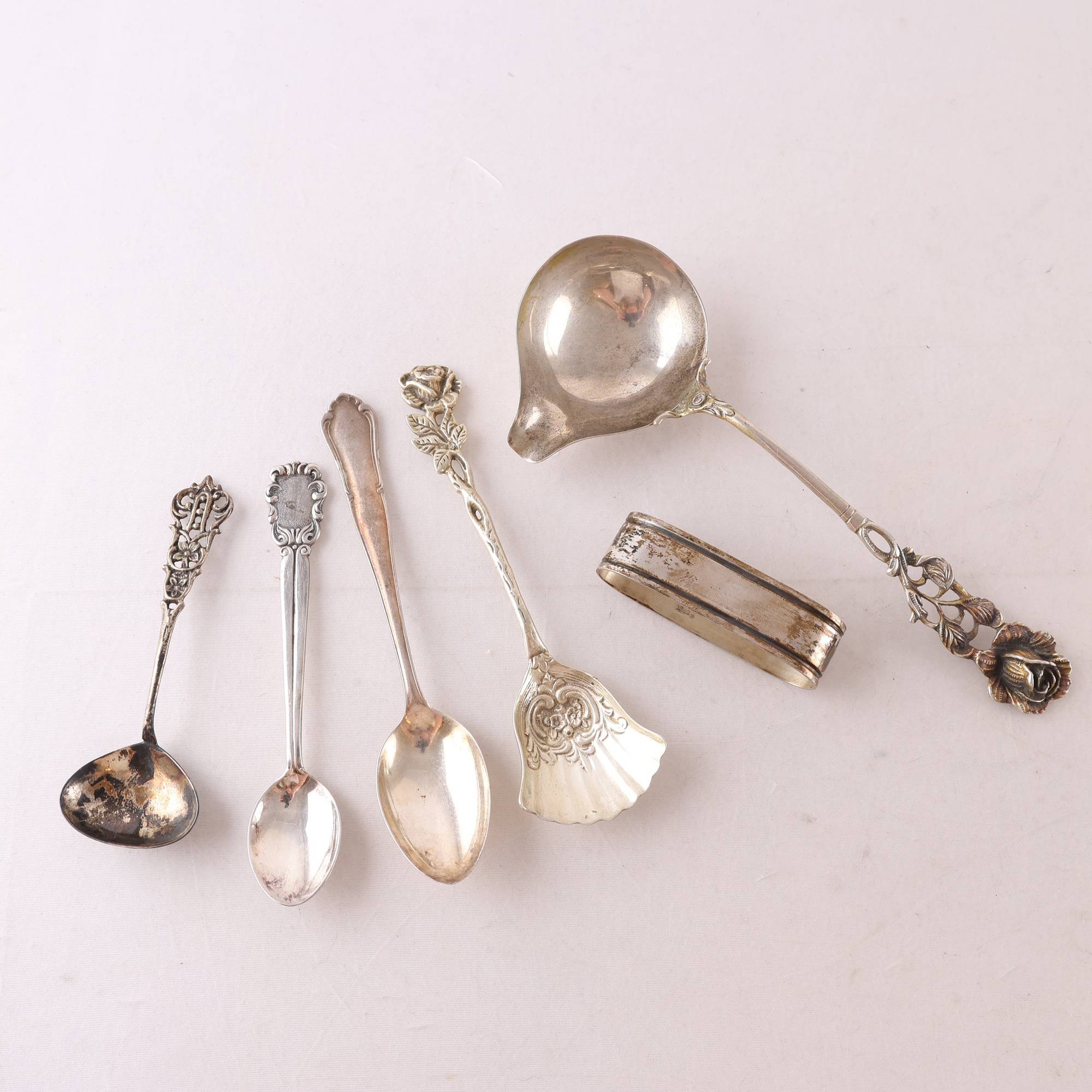 Skedar & servettring, SIlver, stämpade kattfot & s