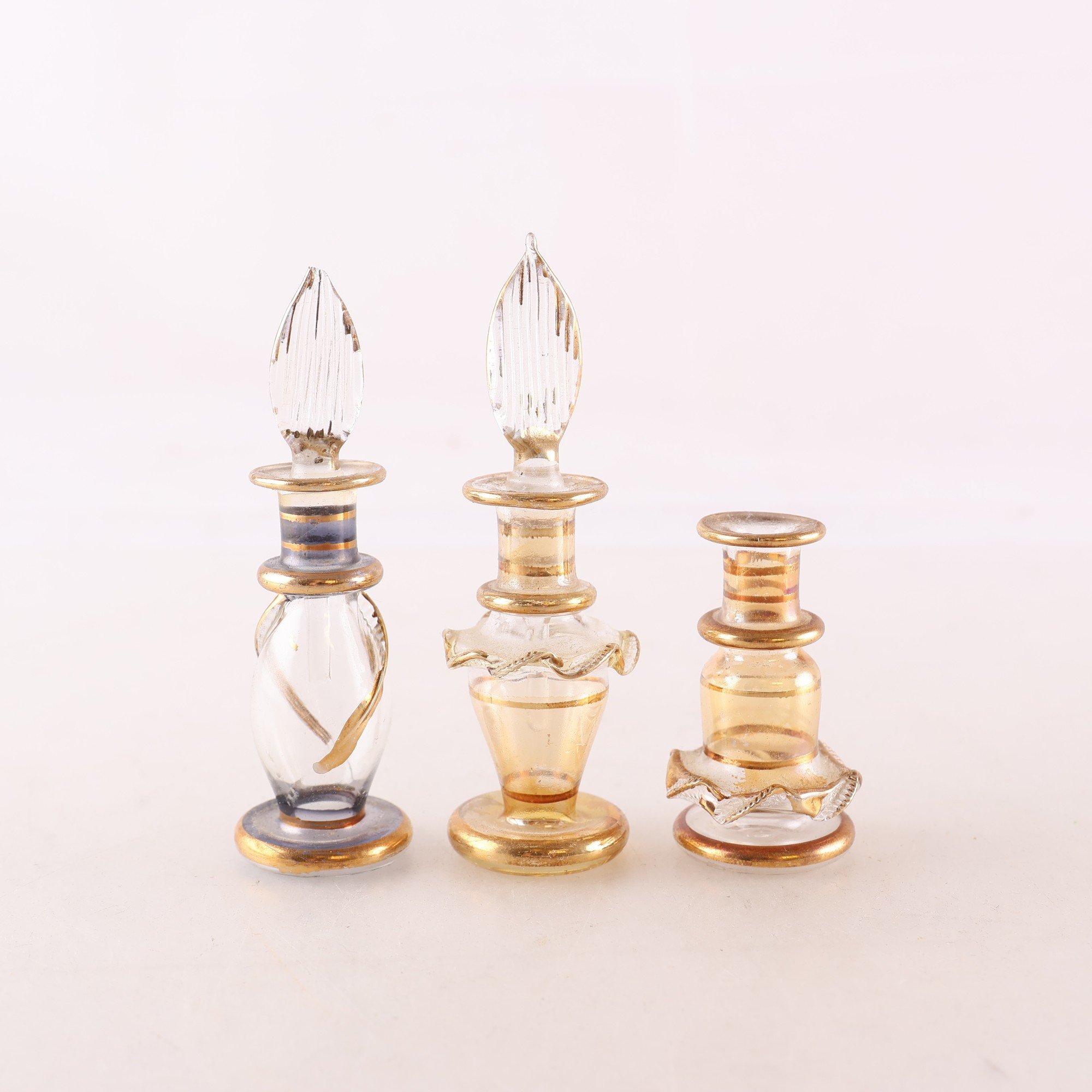 Parfymflaskor, Glas förgyllda kanter, 1900-tal