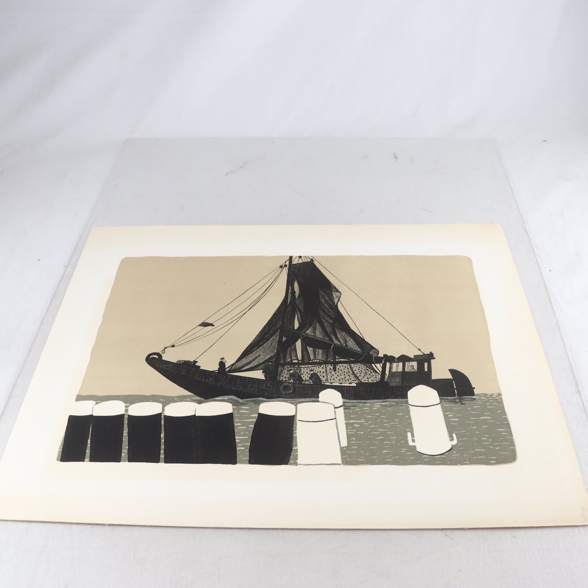 Färglitografi, oinramad, Komposition med segelbåt, Lars Norrman. Samfraktas ej.