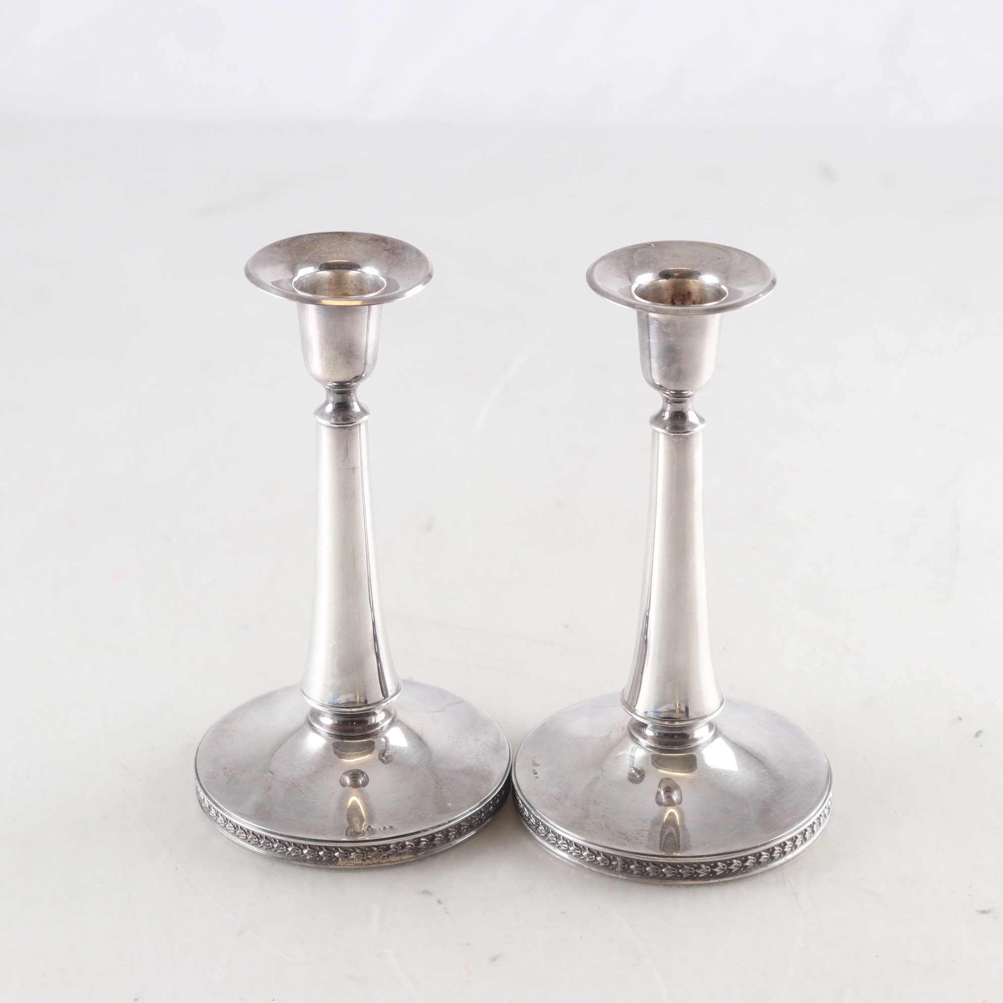 Paret ljusstakar, stämpel: alpacca, GAB, Vasakärven, Stockholm