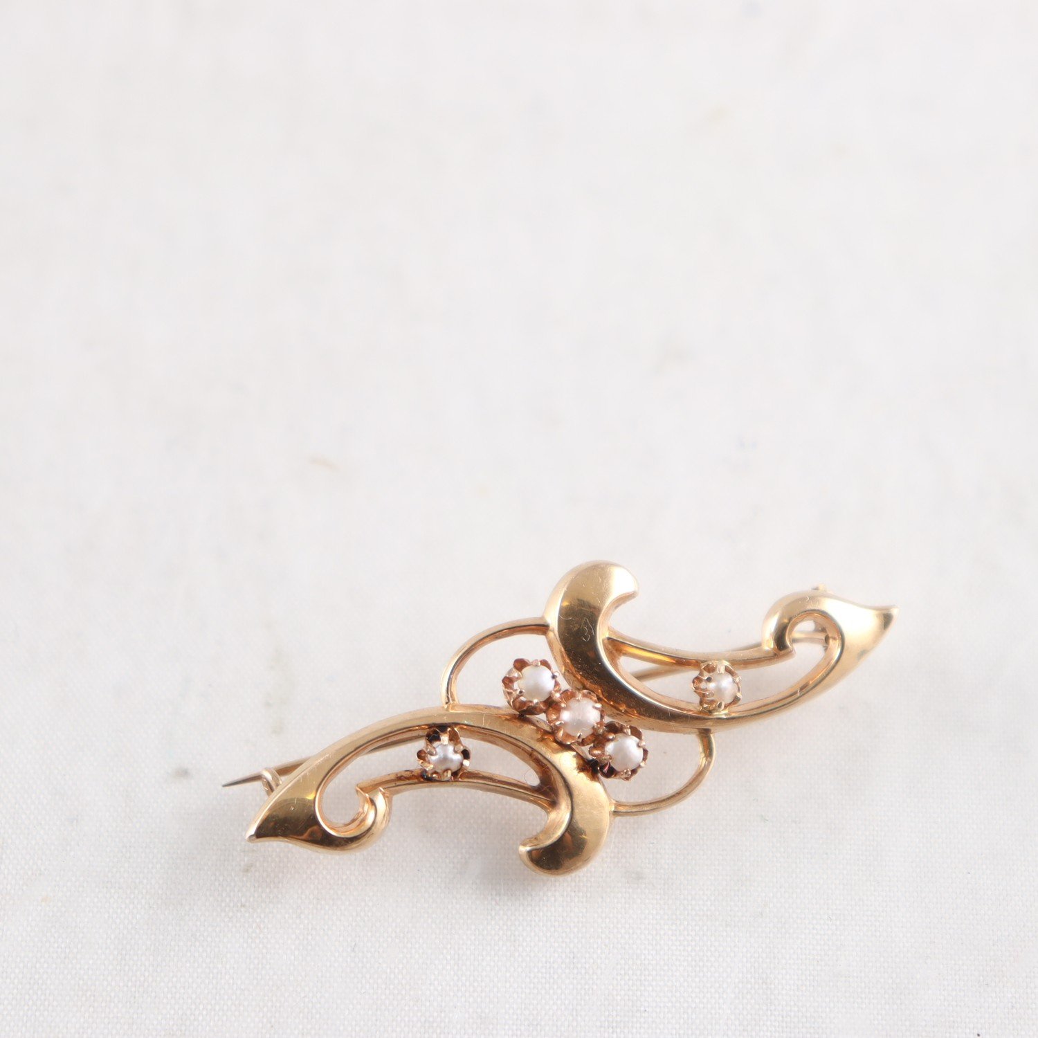 Brosch, guld 18k, pärlor, brv: 2,4 g
