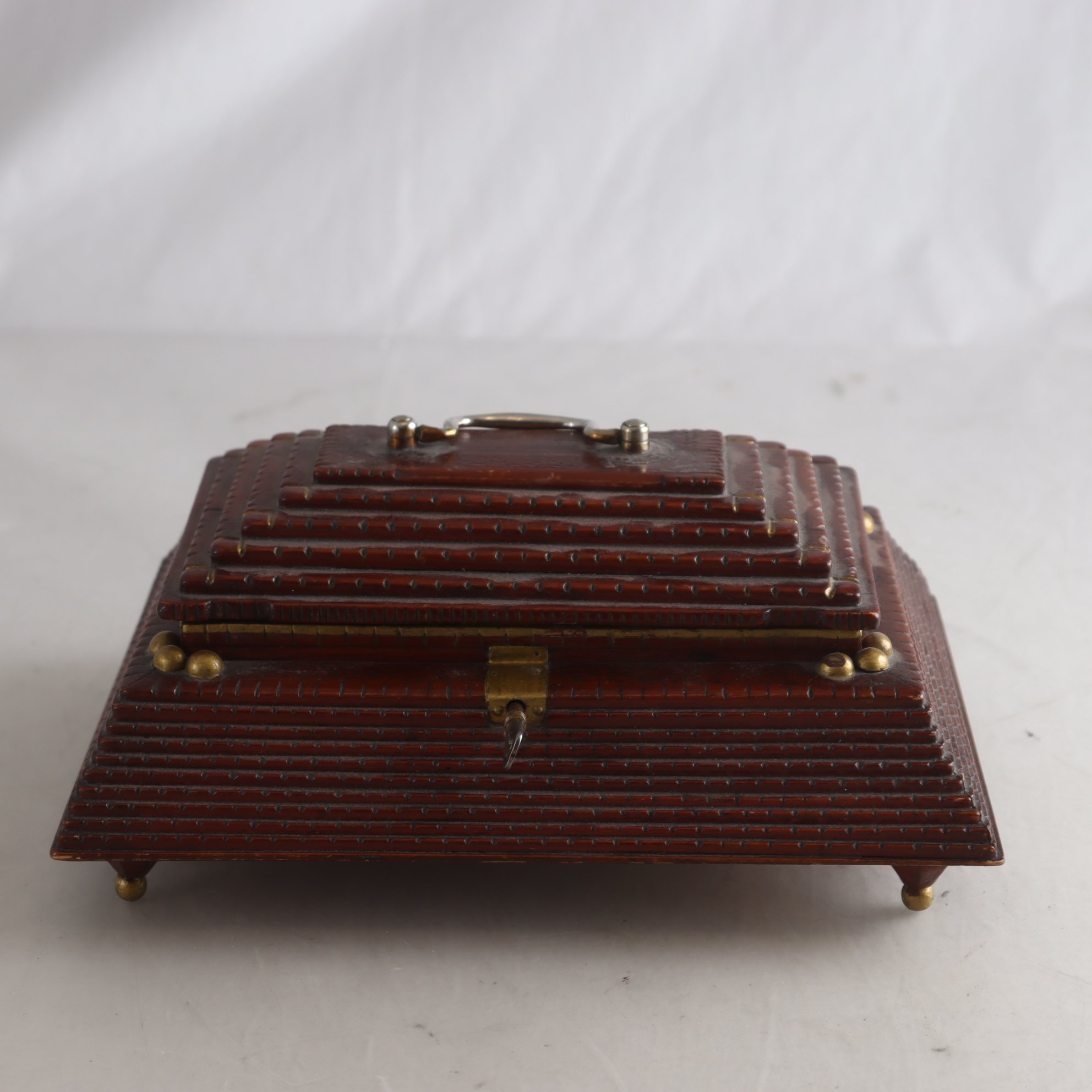 Skrin med nyckel, trä, tidigt 1900-tal