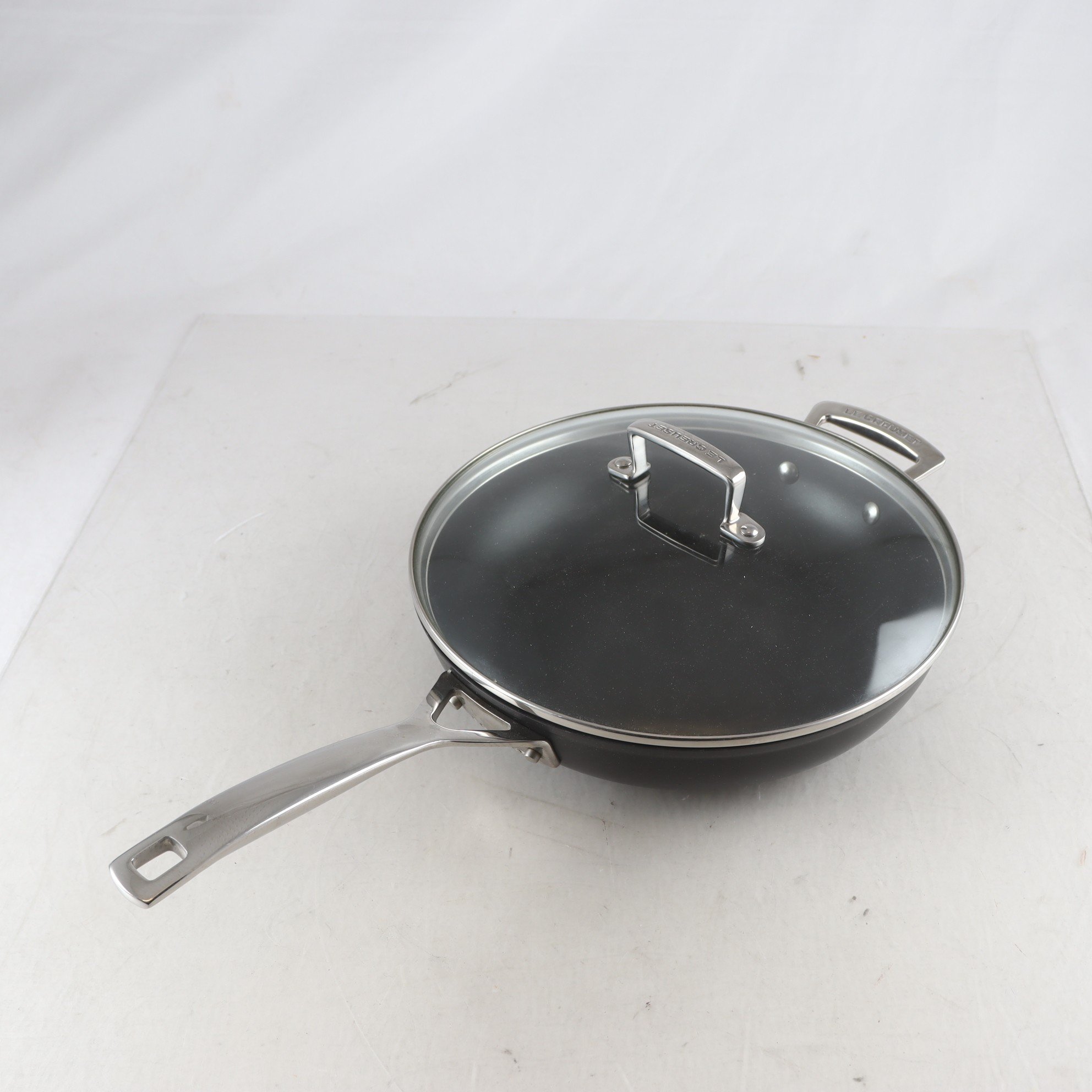 Stekpanna med glaslock, Le Creuset, Frankrike. Samfraktas ej.