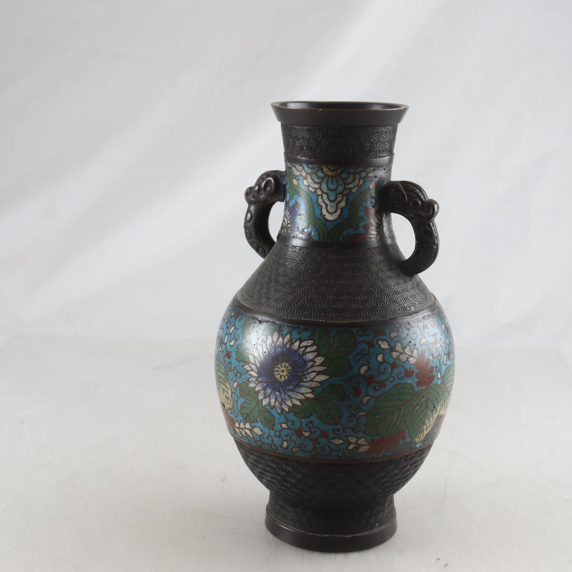 Bordsarmatur, brons, cloisonné, Kina, tidigt 1900-tal. Samfraktas ej.