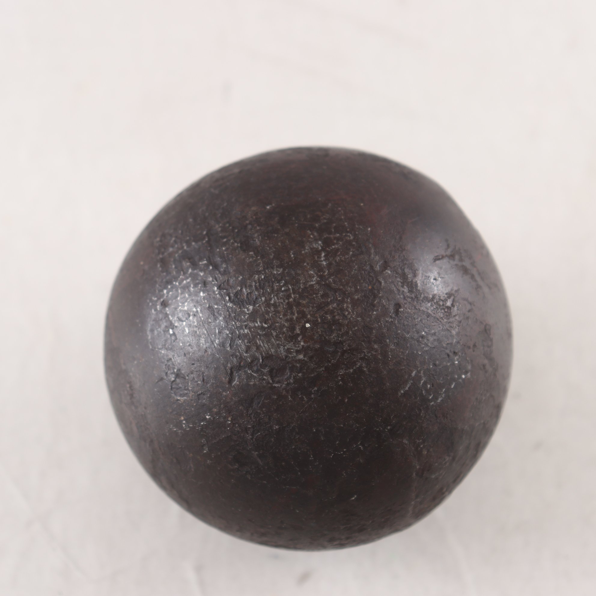 Kanonkula, järn, 1700-1800-tal. Samfraktas ej.