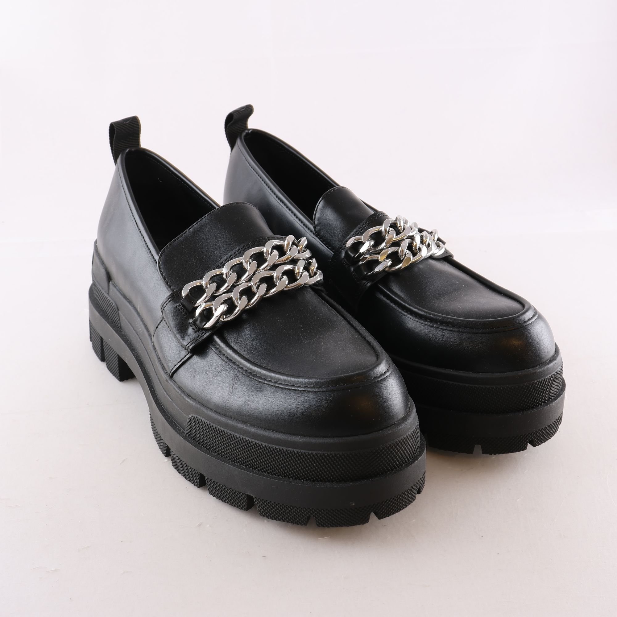 Skor, Buffalo, svart, stl. 40.