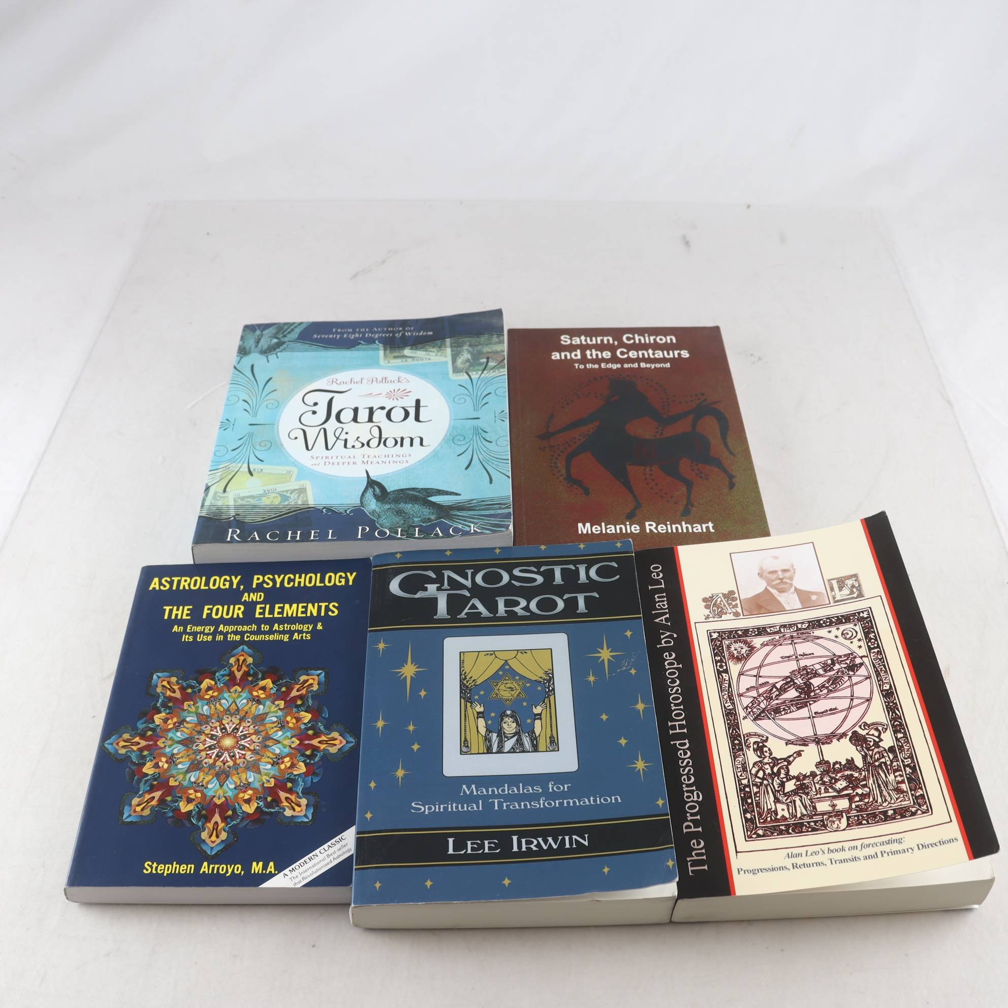 Tarot & astrologi, bokpaket med 5 volymer