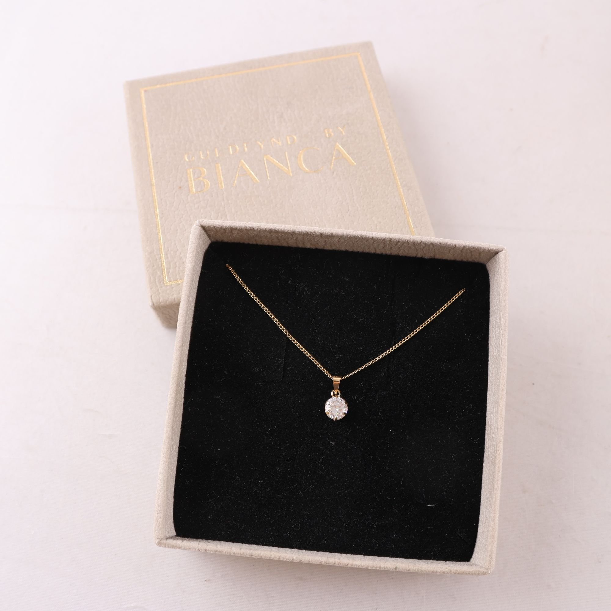 Halsband, hänge, guld 18k, sten, brv: 2.6g