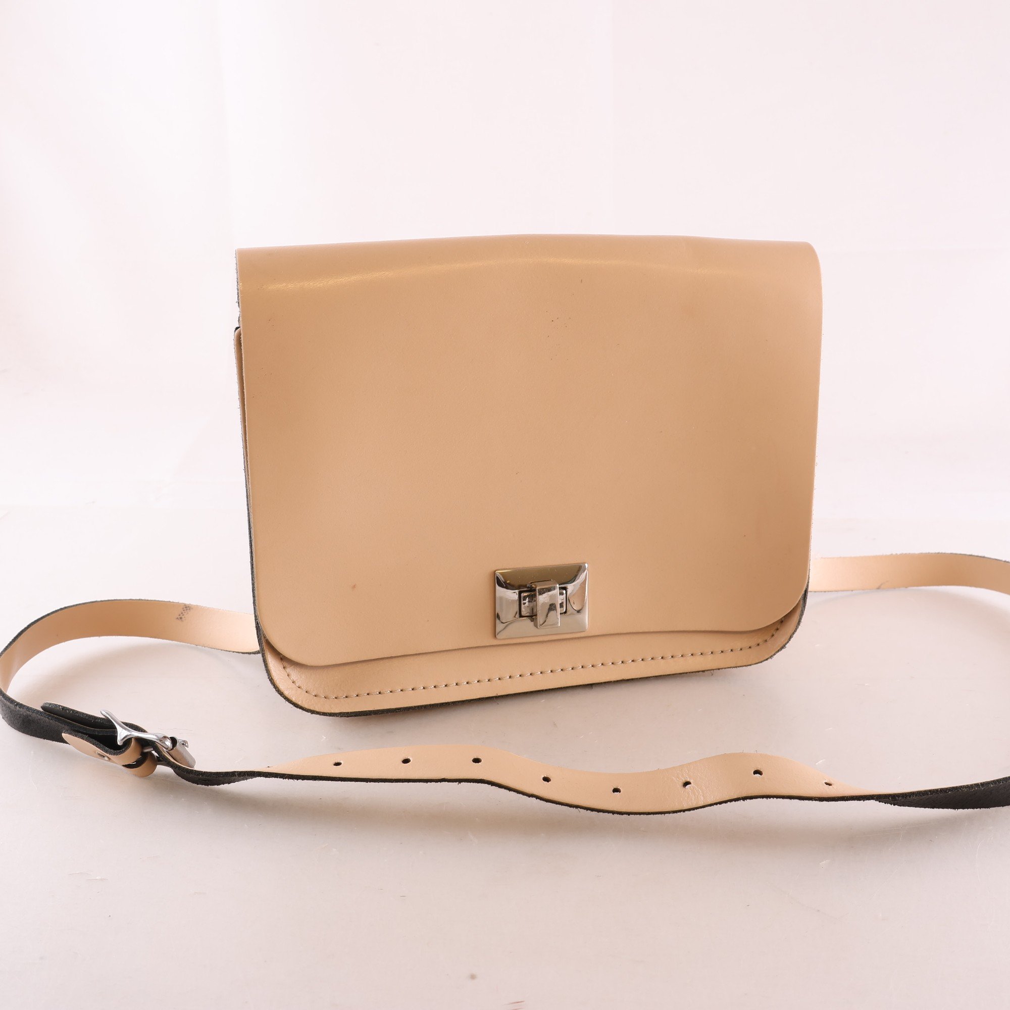 Axelremsväska, The Leather Satchel Co., beige