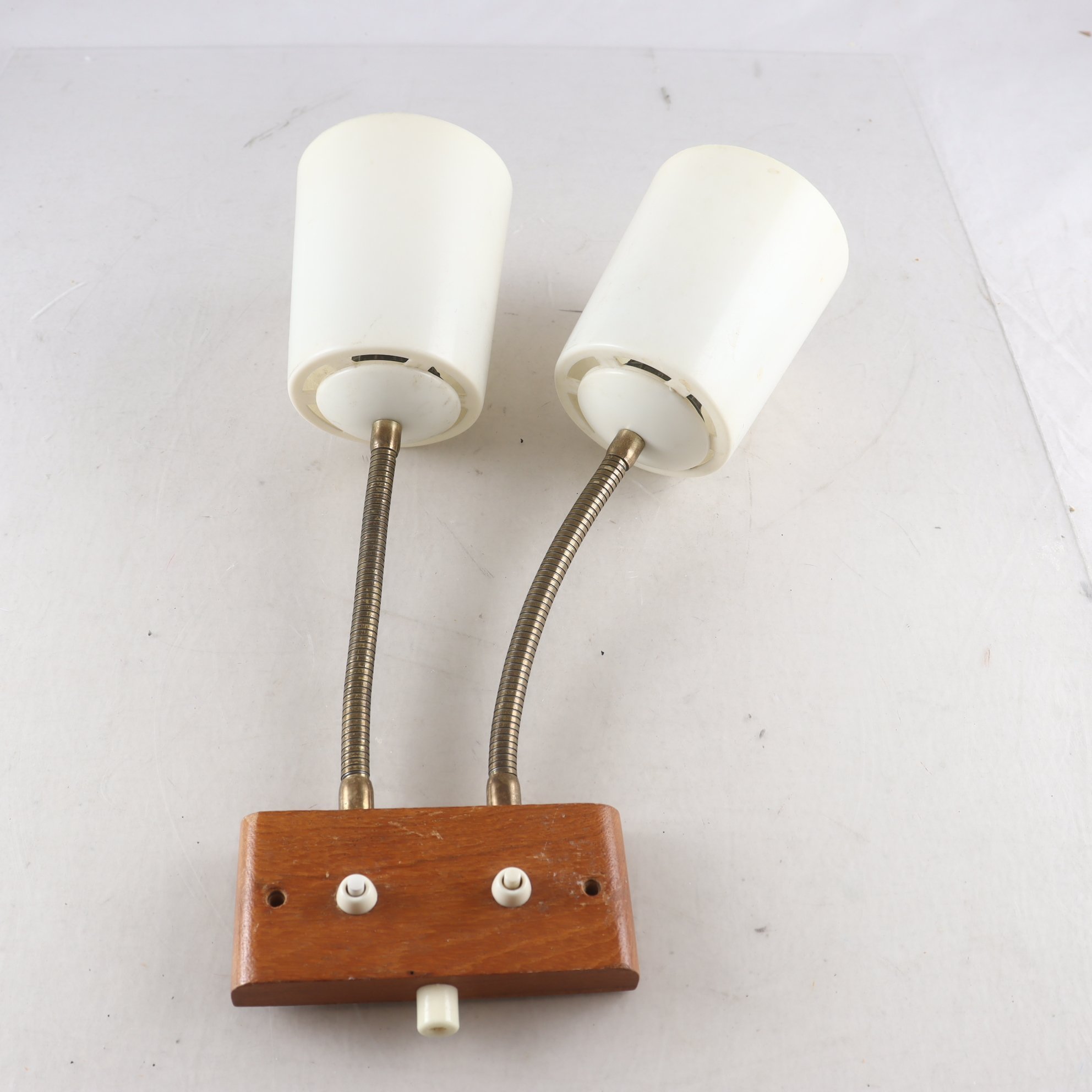 Sänglampa, 1960-70-Tal. Samfraktas ej.