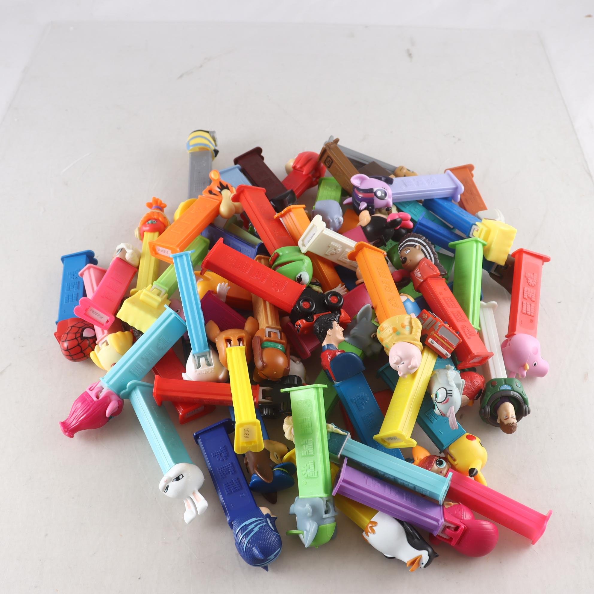 Figurer, PEZ, godishållare, blandat parti.