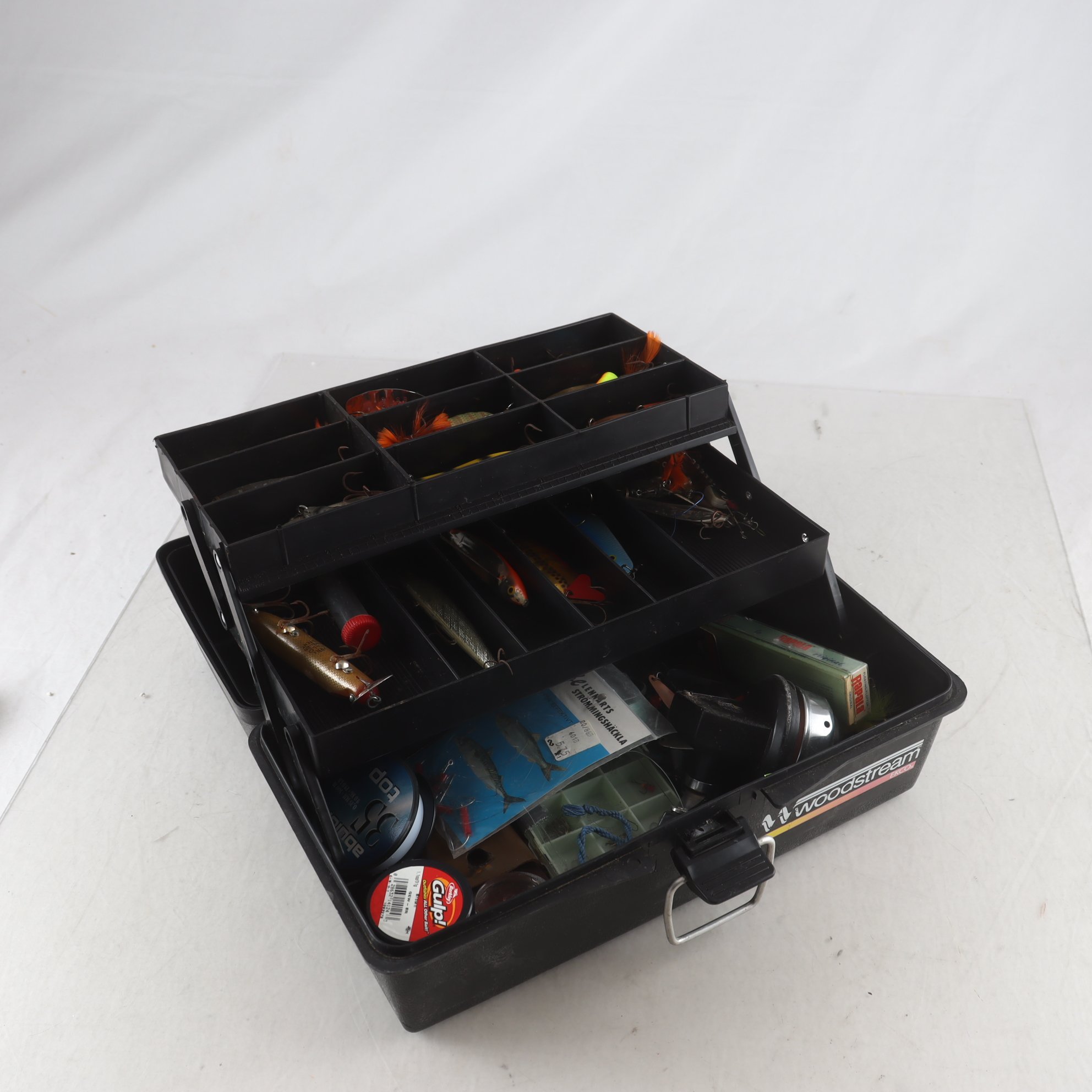 Fiske, Fiskedrag mm, blandat, märkta och omärkta med låda.