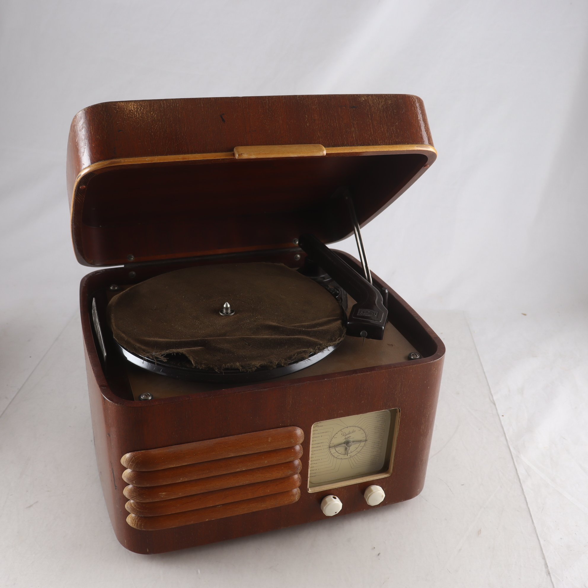 Radio, skivspelare, Radiola 1506. Repobjekt. Endast avhämtning.