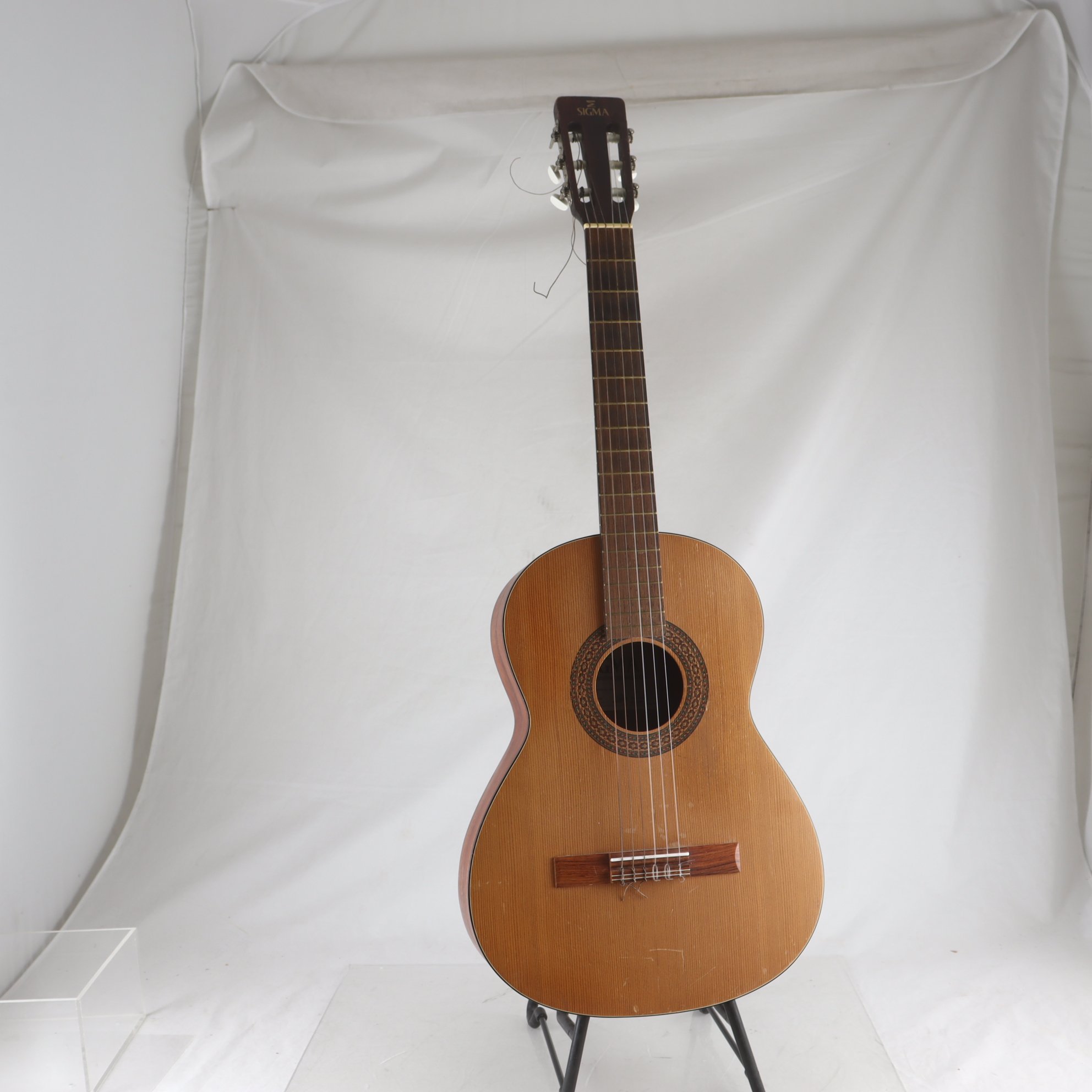 Akustisk gitarr, Sigma / Levin. Endast avhämtning.