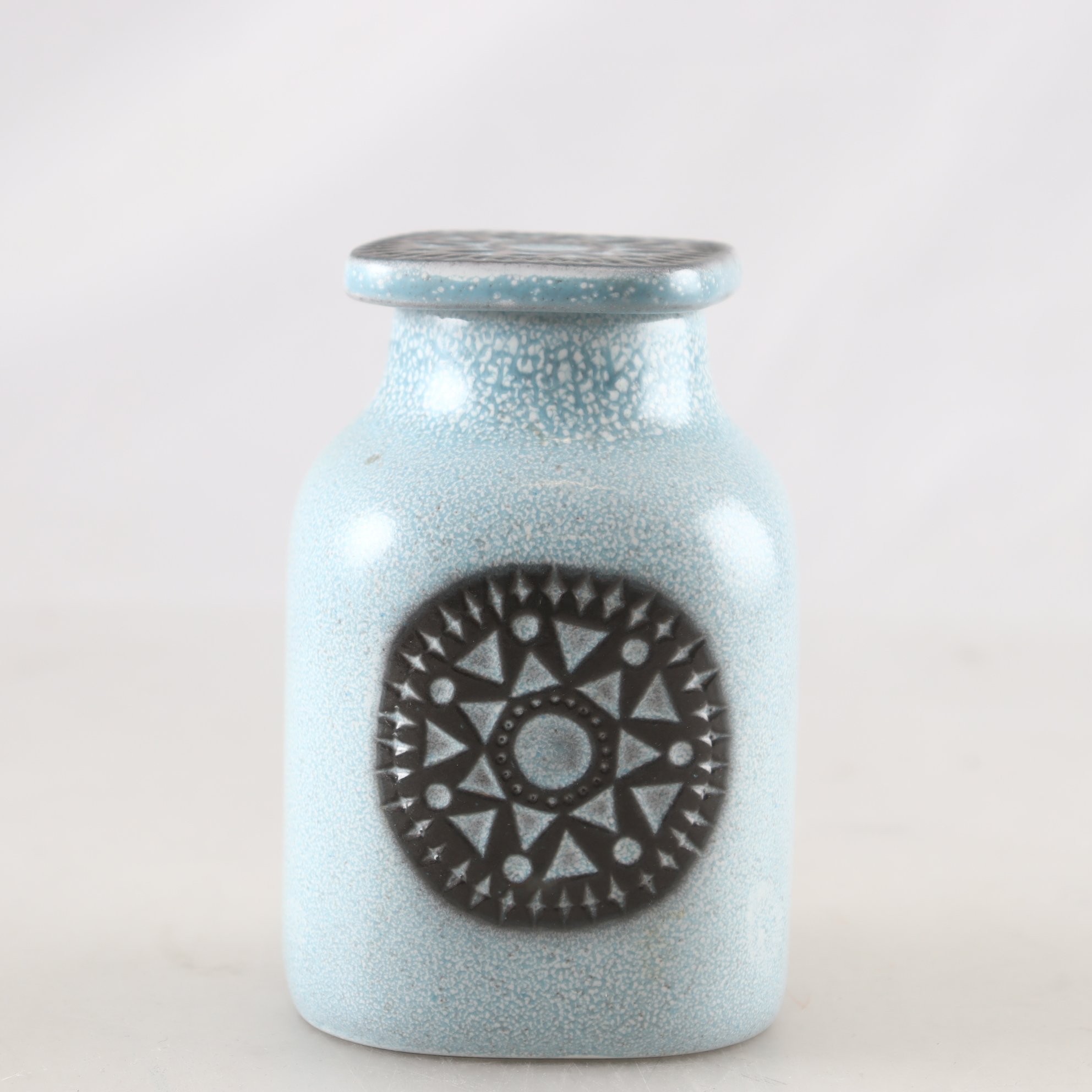 Burk med lock, Uppsala Ekeby, Mari Simmulson