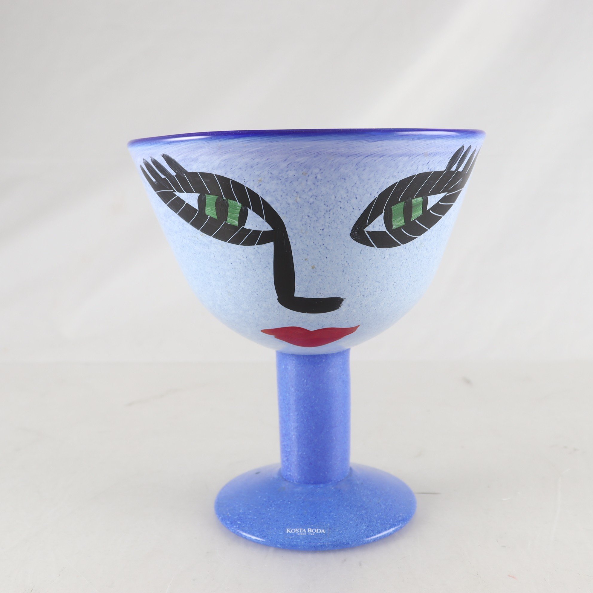 Skål på fot, Open Mind, Ulrica Hydman Vallien, Kosta Boda, signerad