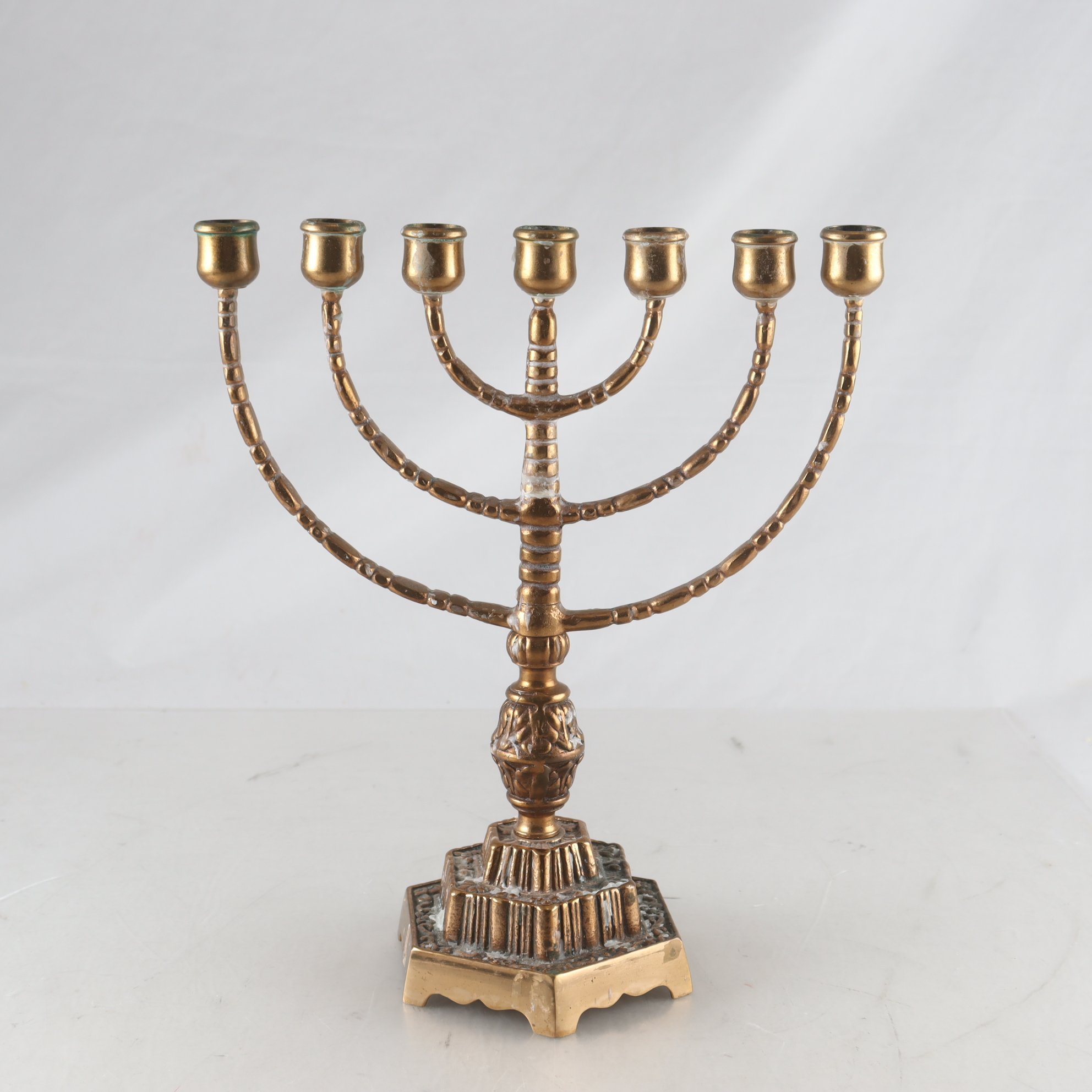 Ljusstake, Menorah, malm, Gnosjö. Samfraktas ej.