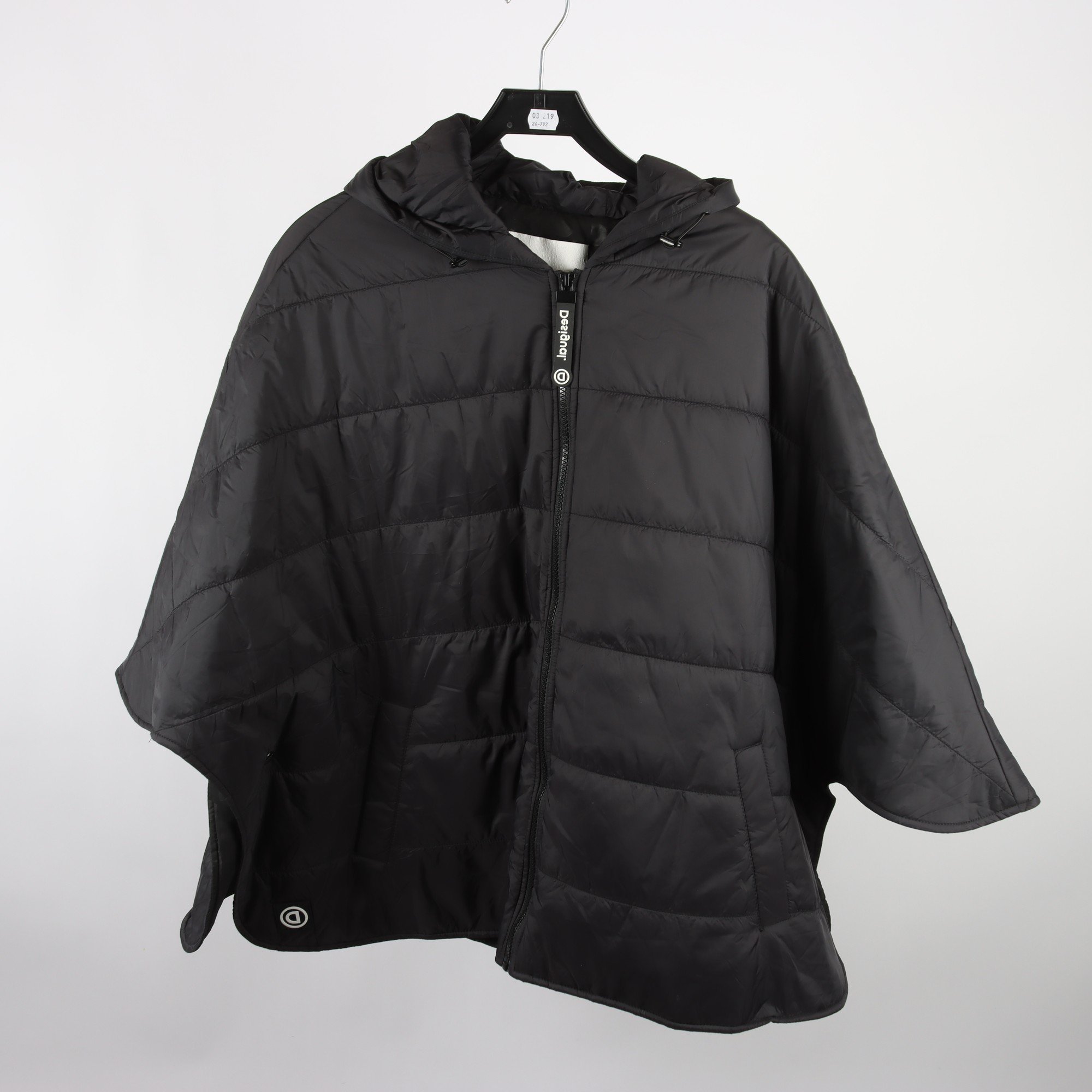 Cape, Puffermodell, Desigual. one size