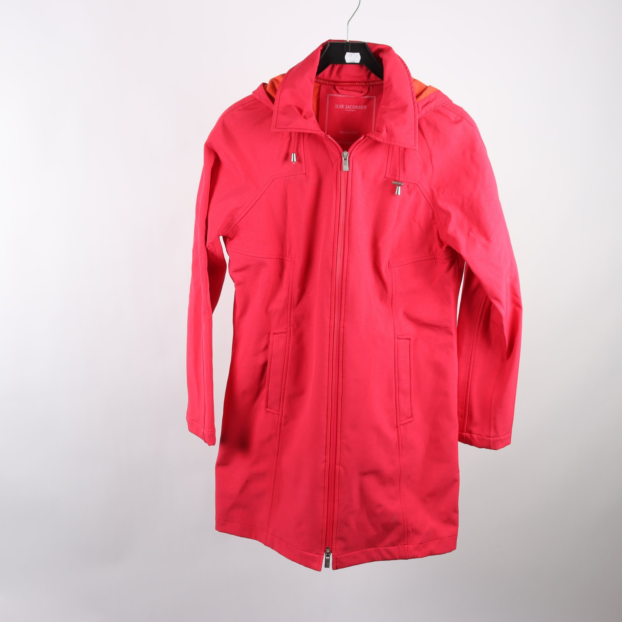 Regnjacka, Ilse Jacobsen, ljusröd, stl. 38.