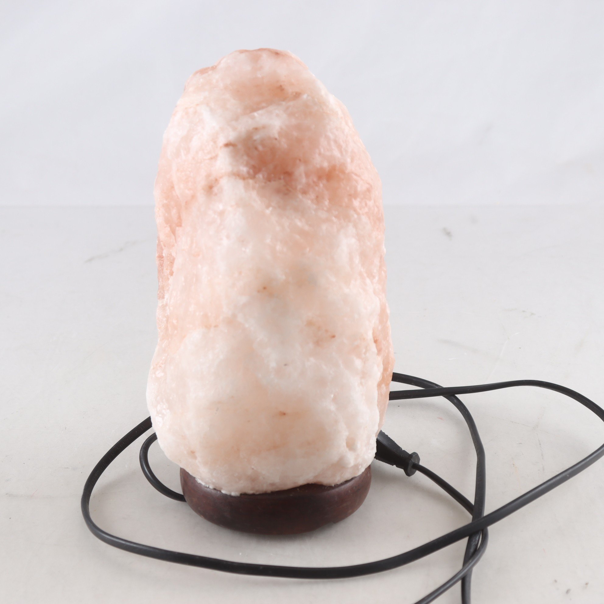 Saltstenslampa. Samfraktas ej.