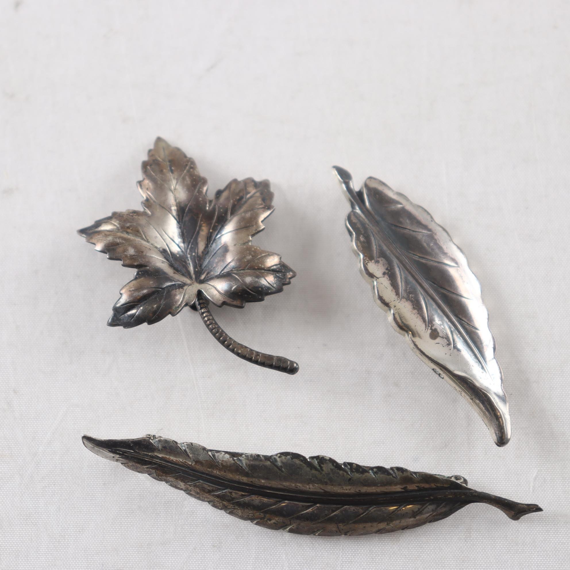 Broscher, Löv, Blad, silver 925 samt kattfot, 3 st.