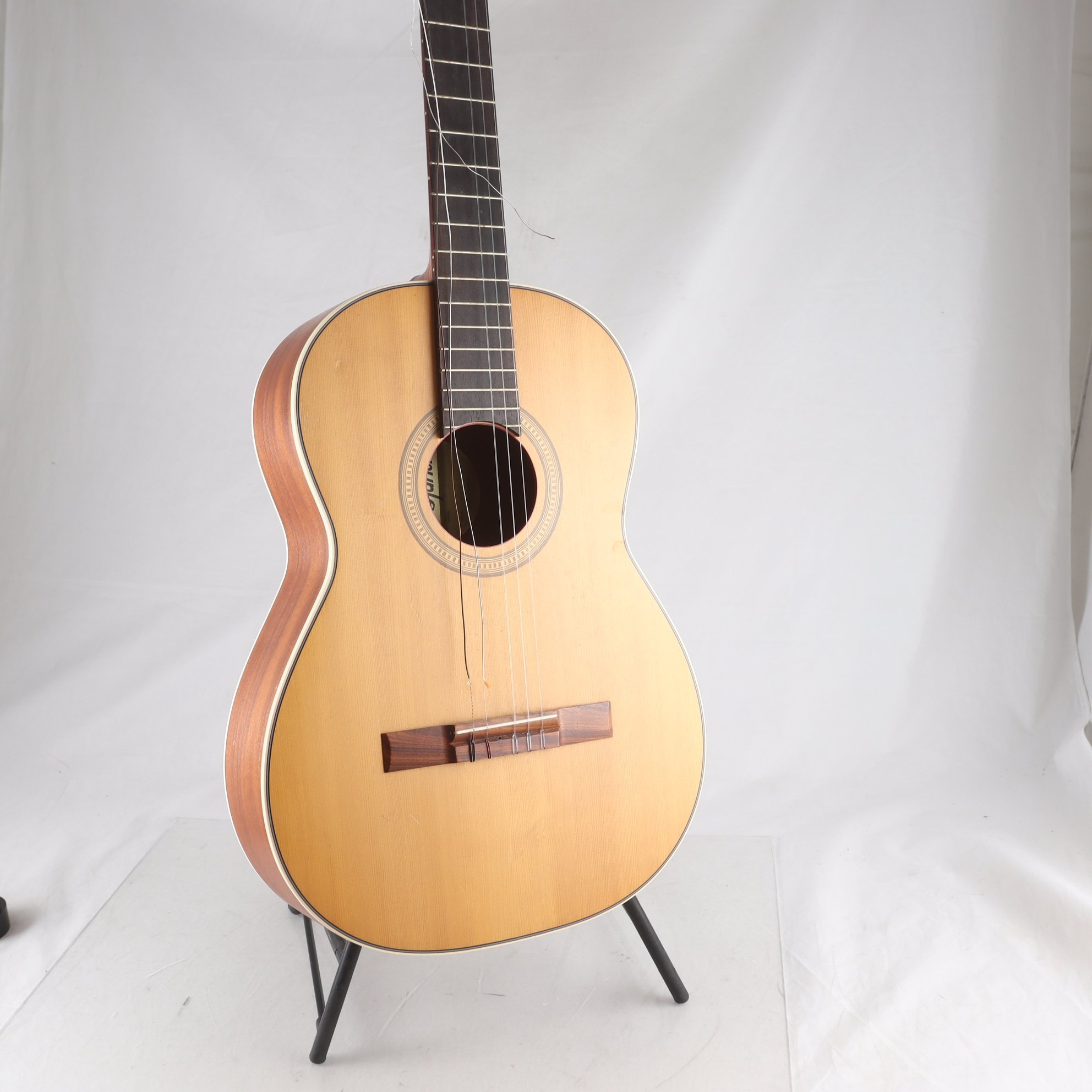 Akustisk gitarr, Bjärton. Endast avhämtning.