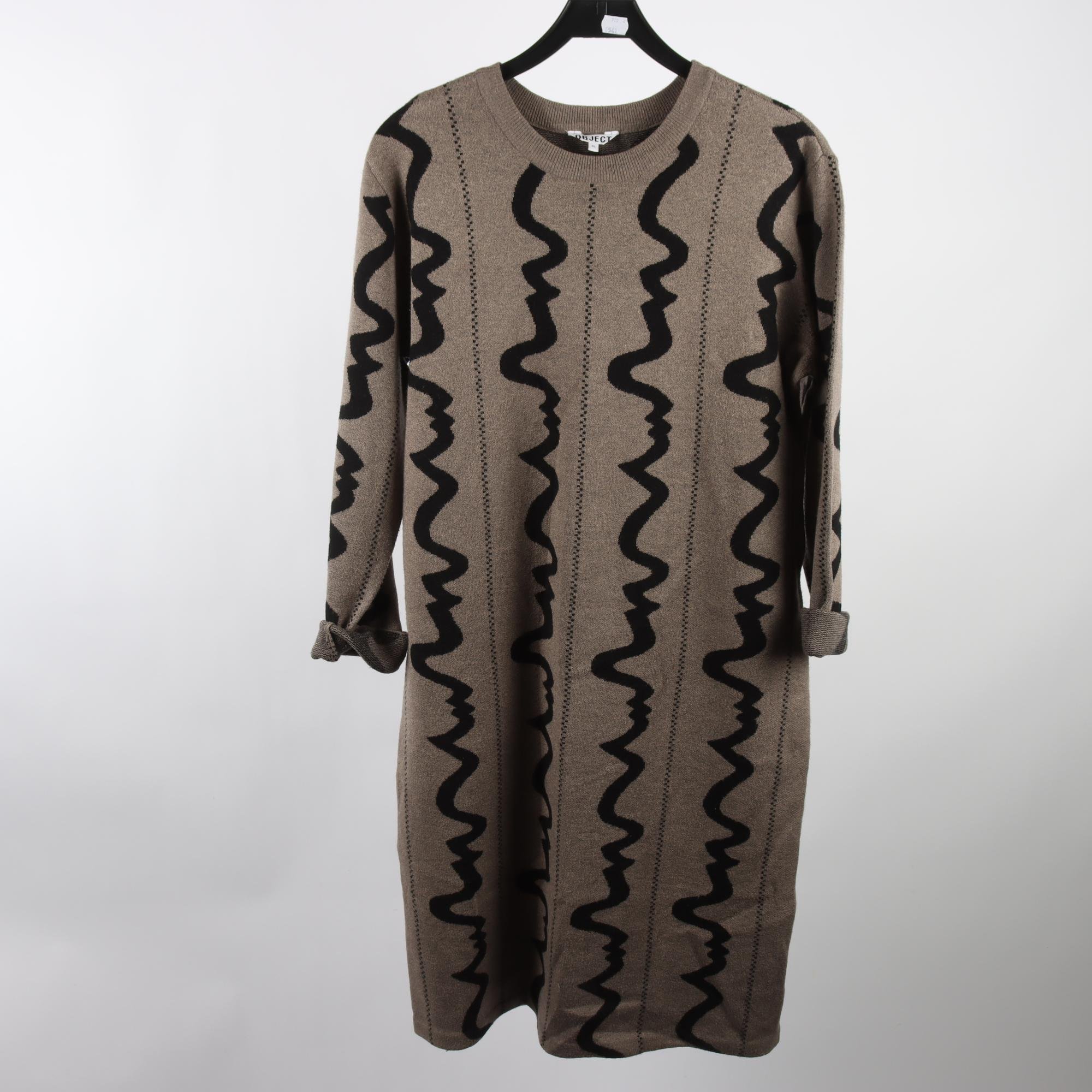 Klänning, Object, beige, svart, stickad, stl. XL.