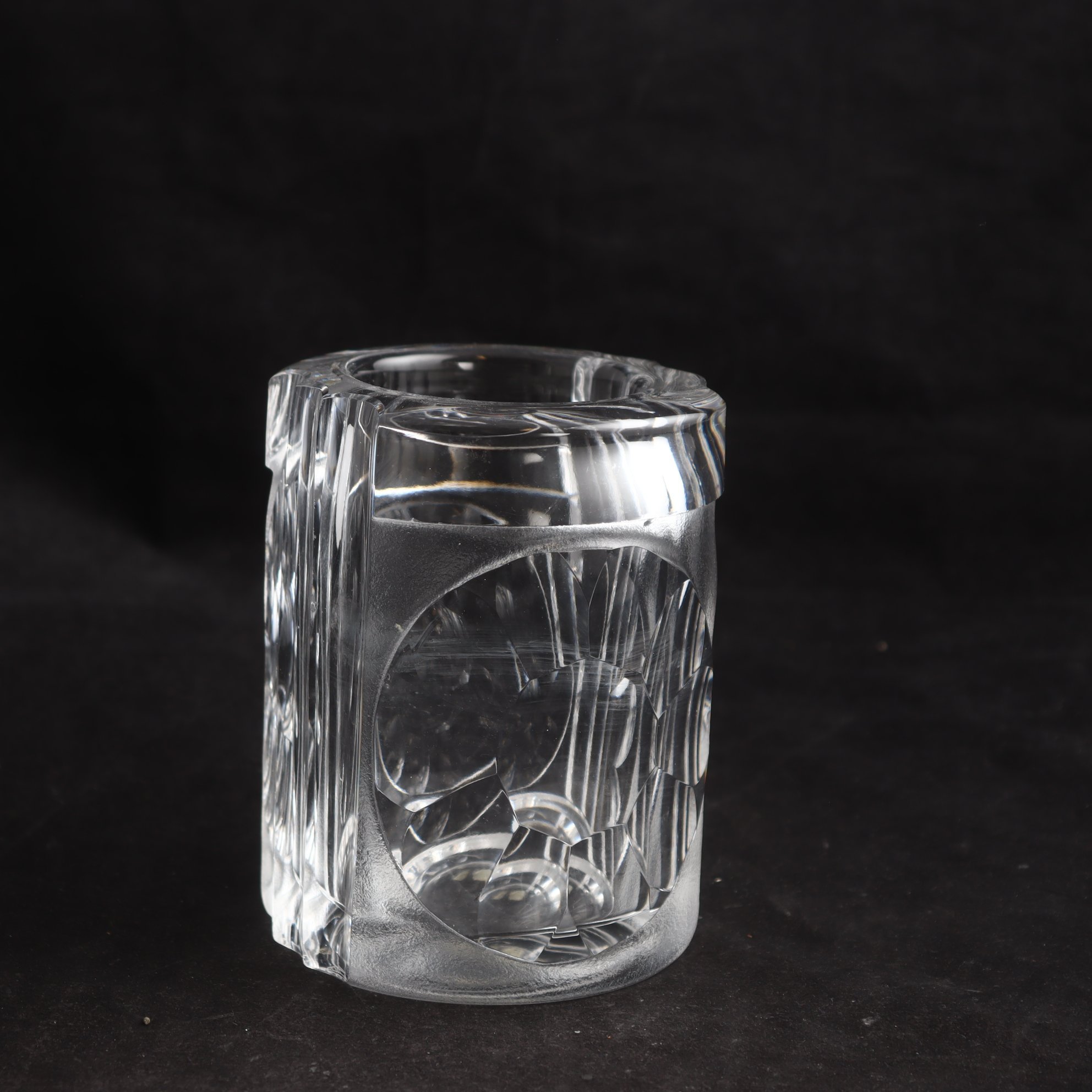 Vas, Boda-Åfors, Bertil Vallien, signerad, slipad kristall. Samfraktras ej.