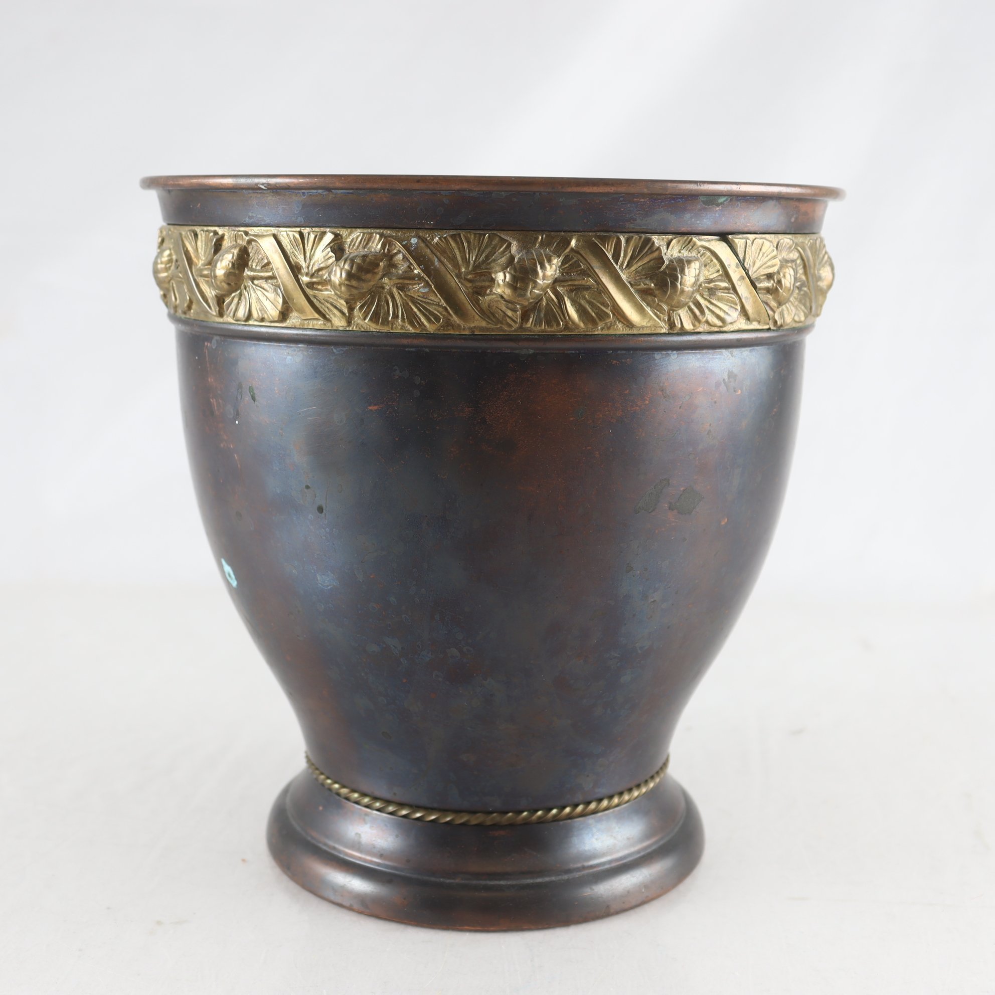 Ytterfoder, koppar och mässing, Skultuna, 1900-talets början. Samfraktas ej.