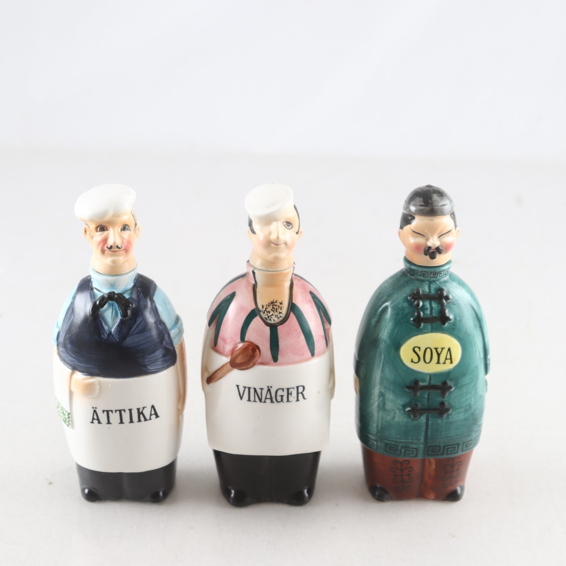 Flaskor, vinäger, ättika, soya.