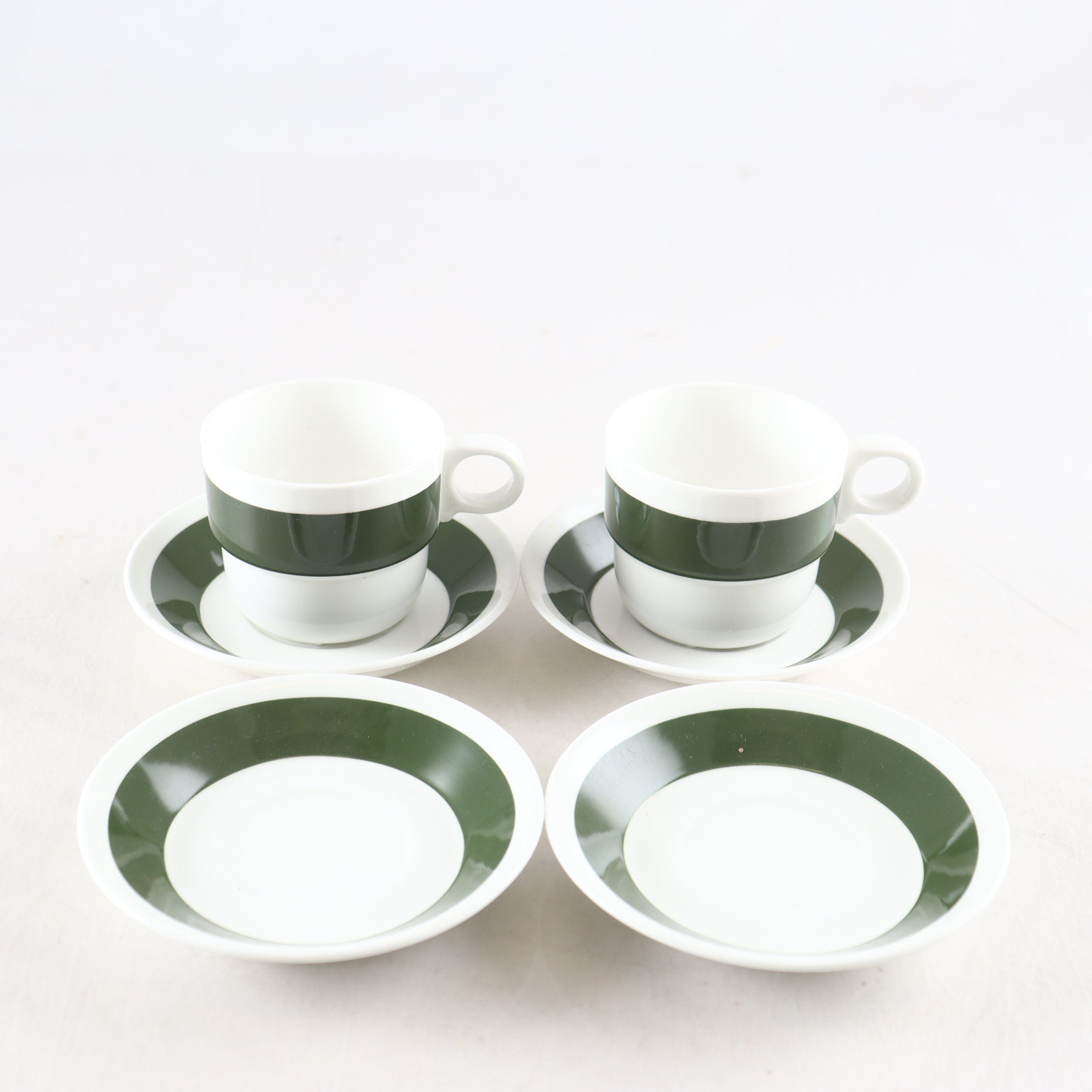 Kaffekoppar med fat, Grönt Band, Karin Björquist, Gustavsberg. Samfraktas ej.