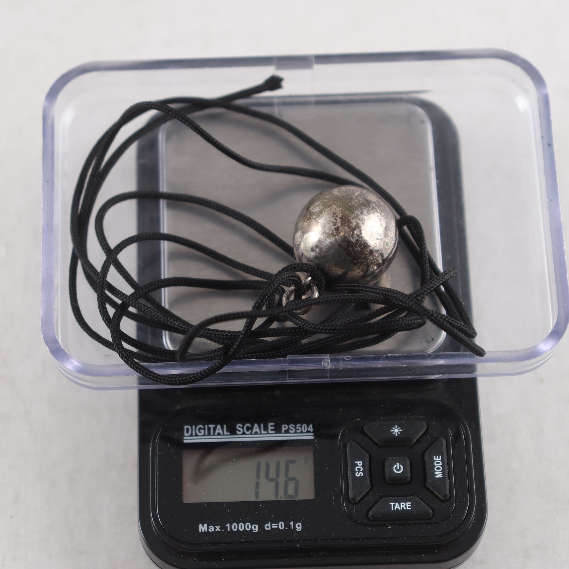 Halsband, silver, bjällra. Brvikt: 14,6 g