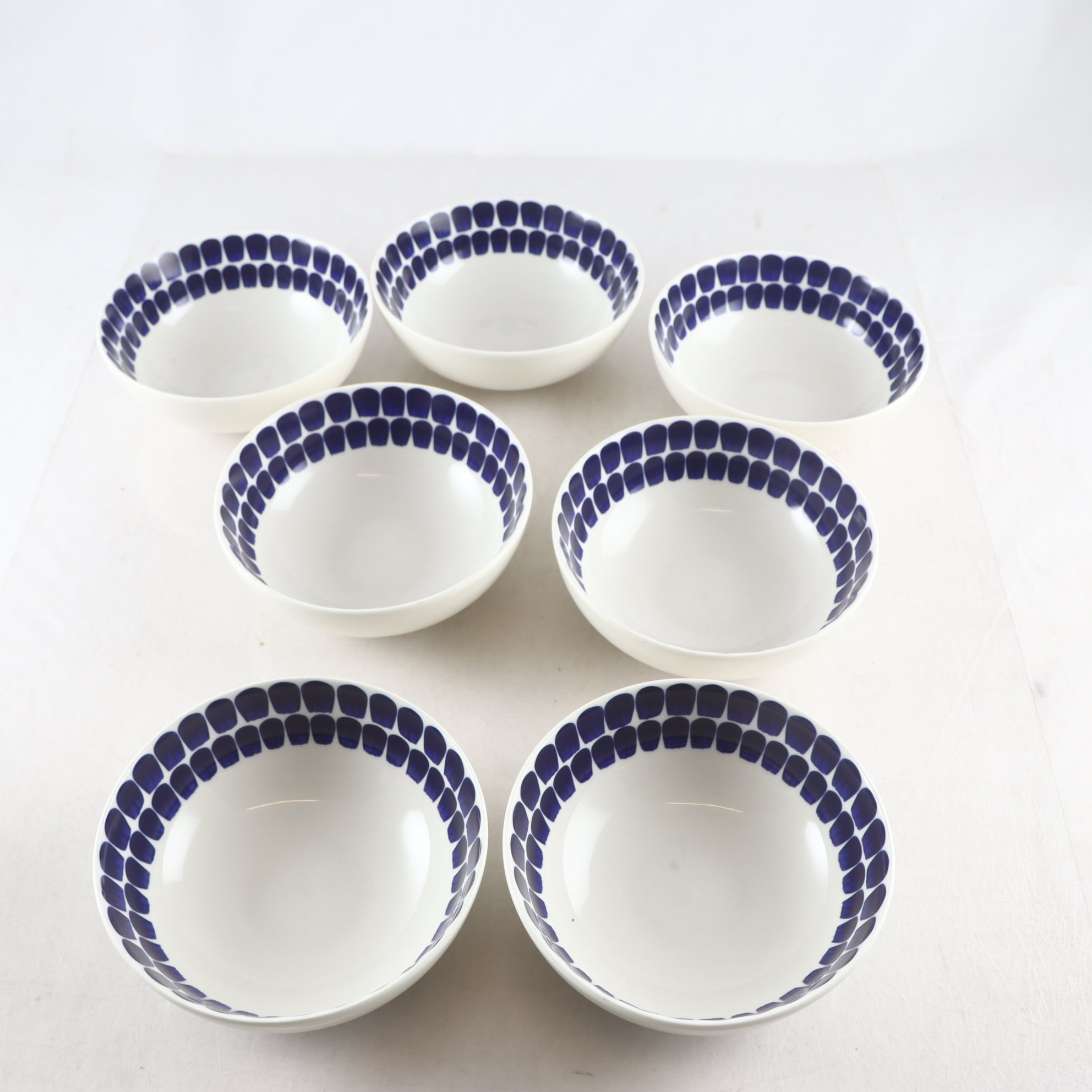 Skålar, djupa tallrikar, Arabia, 24h, Hiekki orvola. Endast avhämtning.