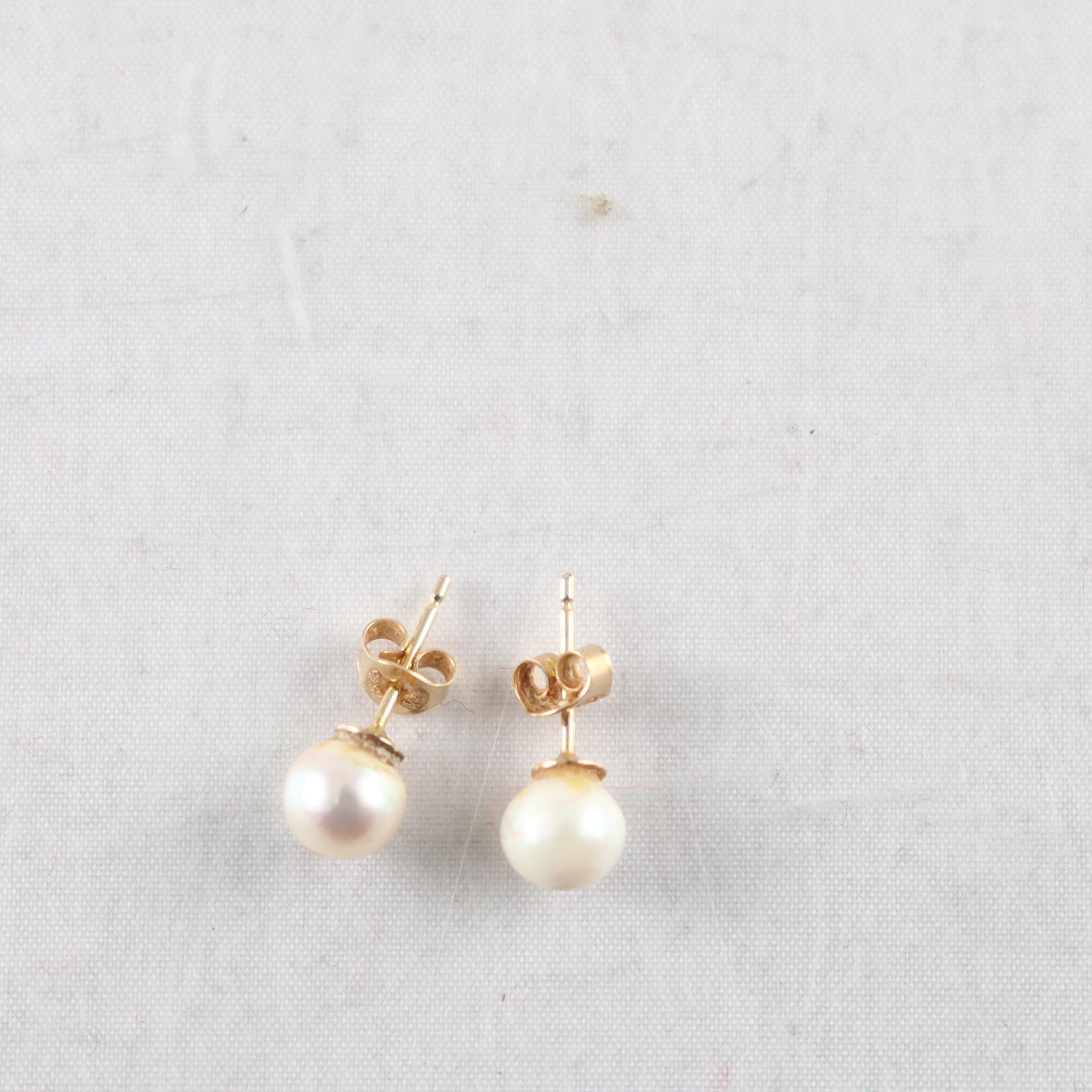 Örhängen, guld 18k, odlad pärla, brv: 1,8 g