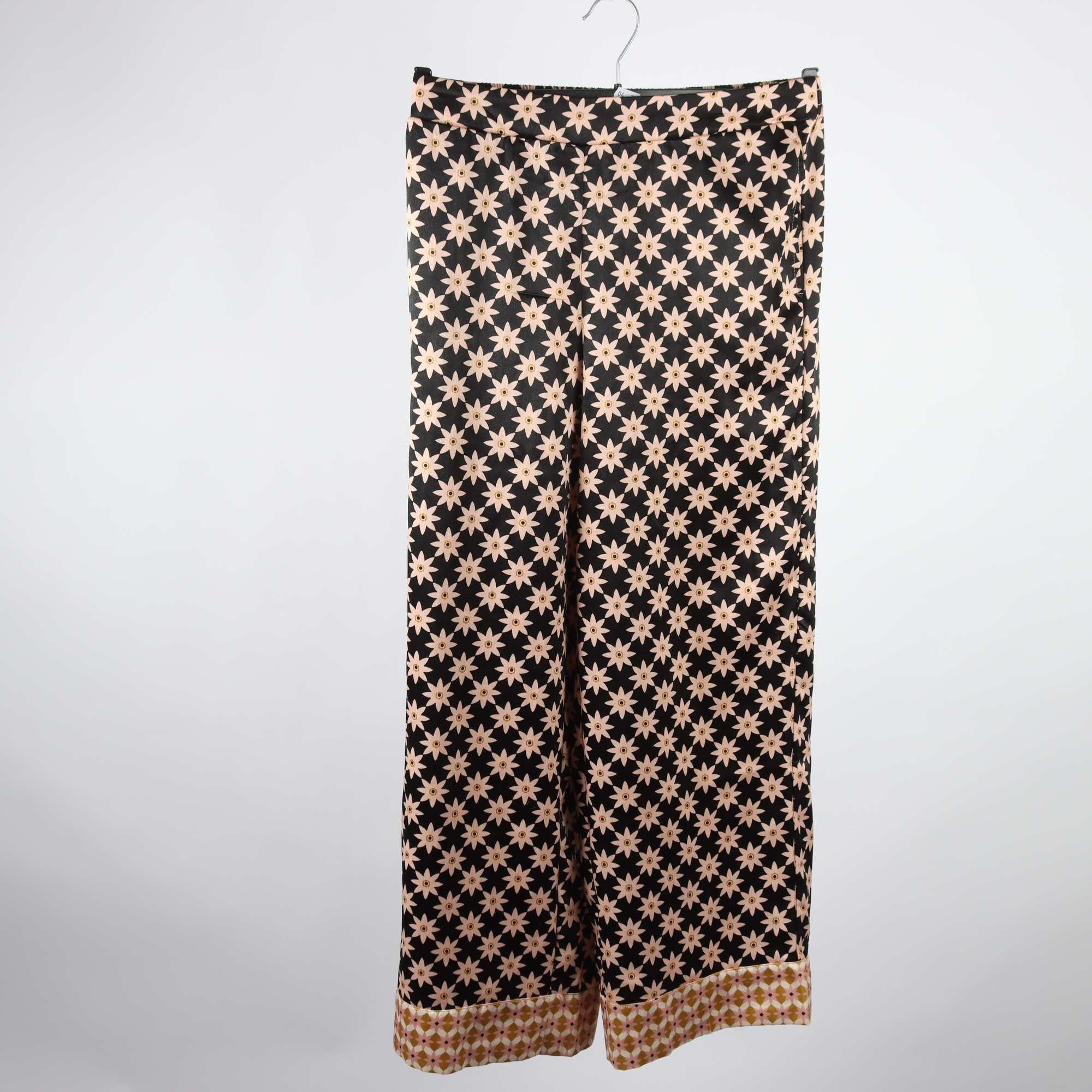 Byxor, Vila, stl. 38