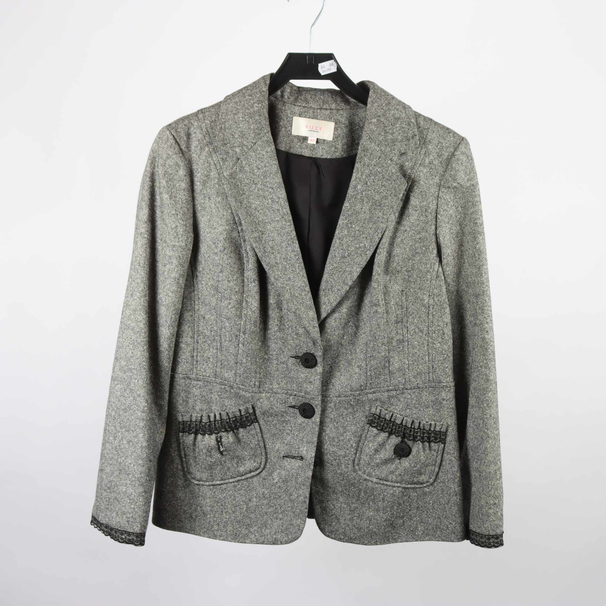 Kavaj, Riley, stl. 42