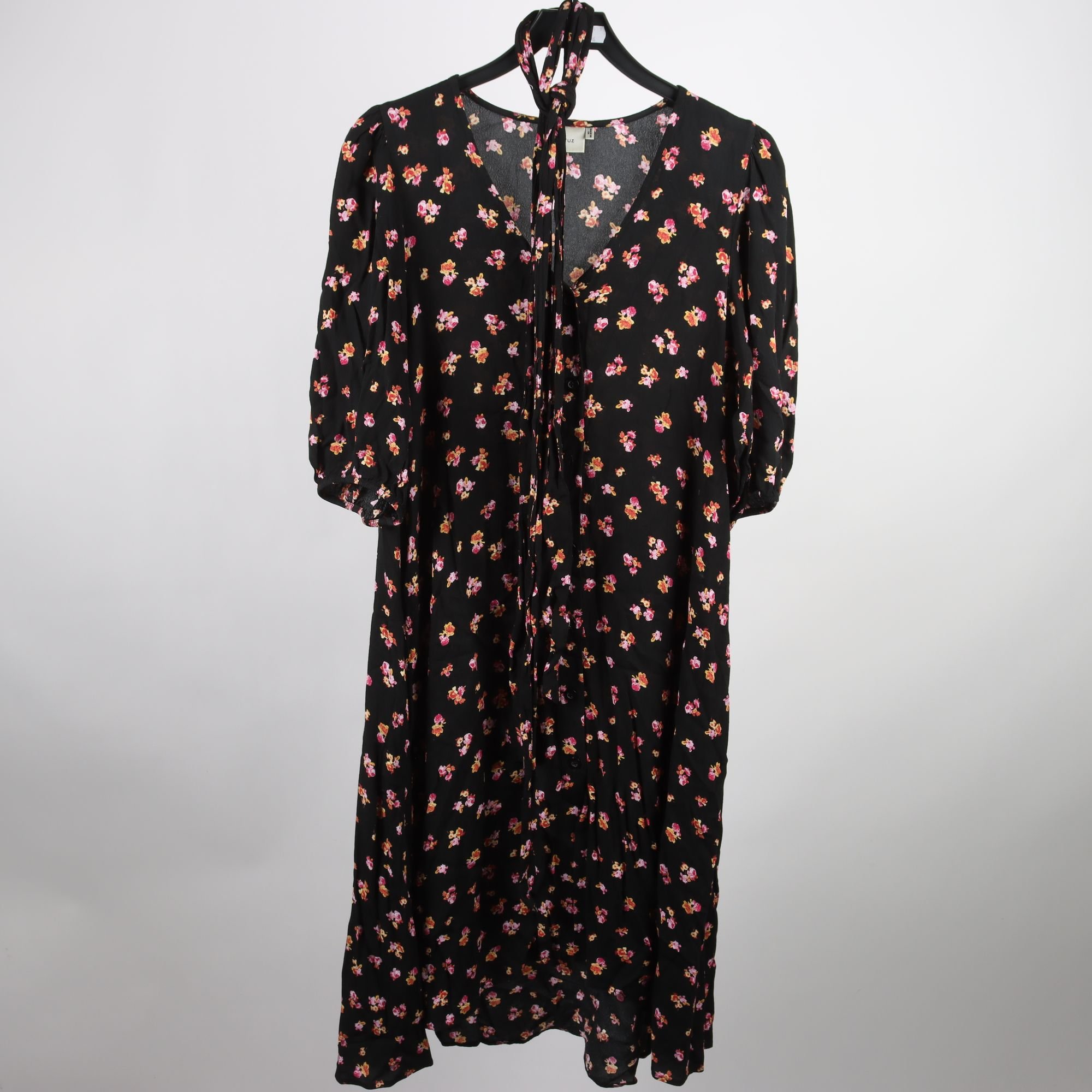 Klänning, Gestuz, svart, blommig, stl. 36
