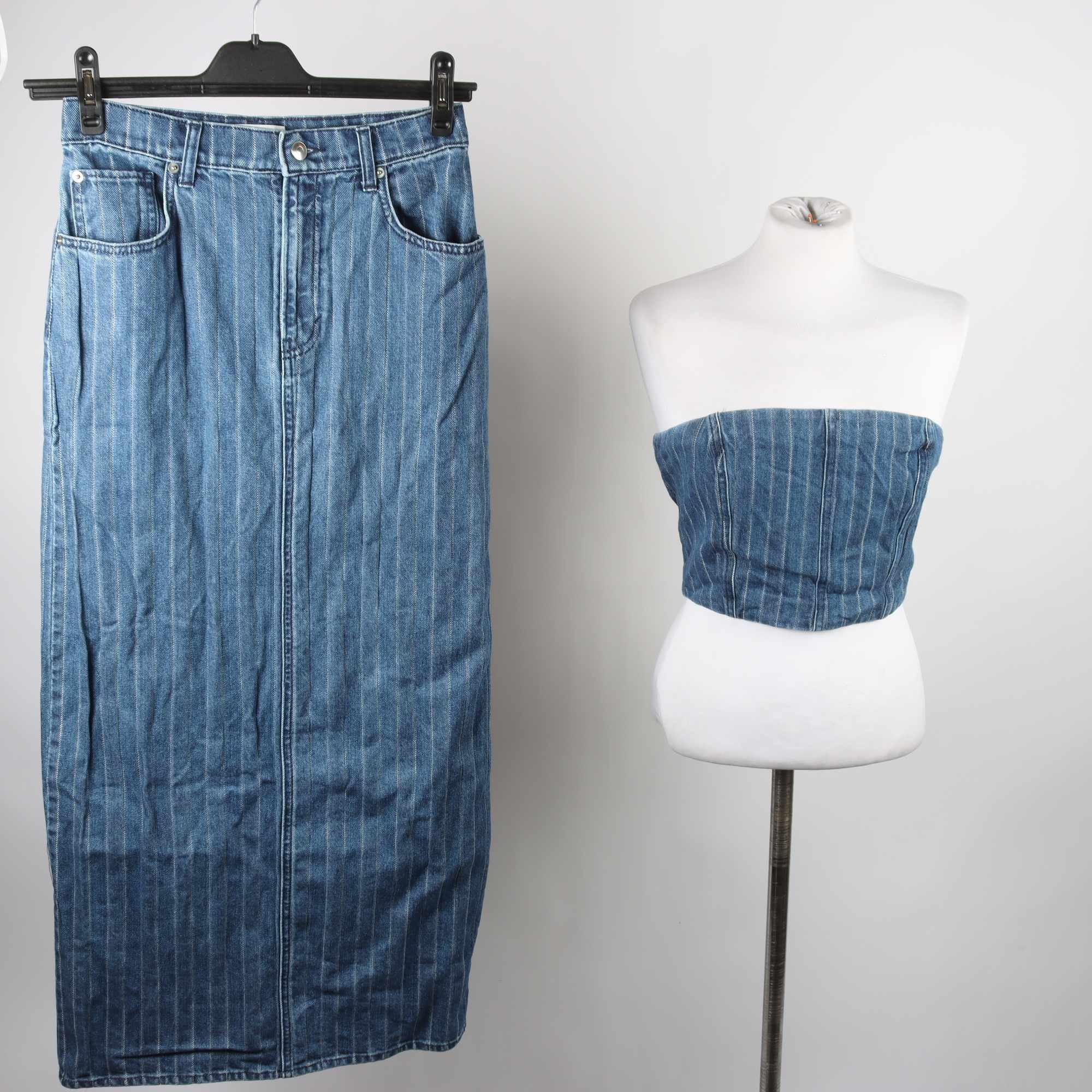 Jeansskjol-top, H&M Edition, blå, randig, stl. 36.