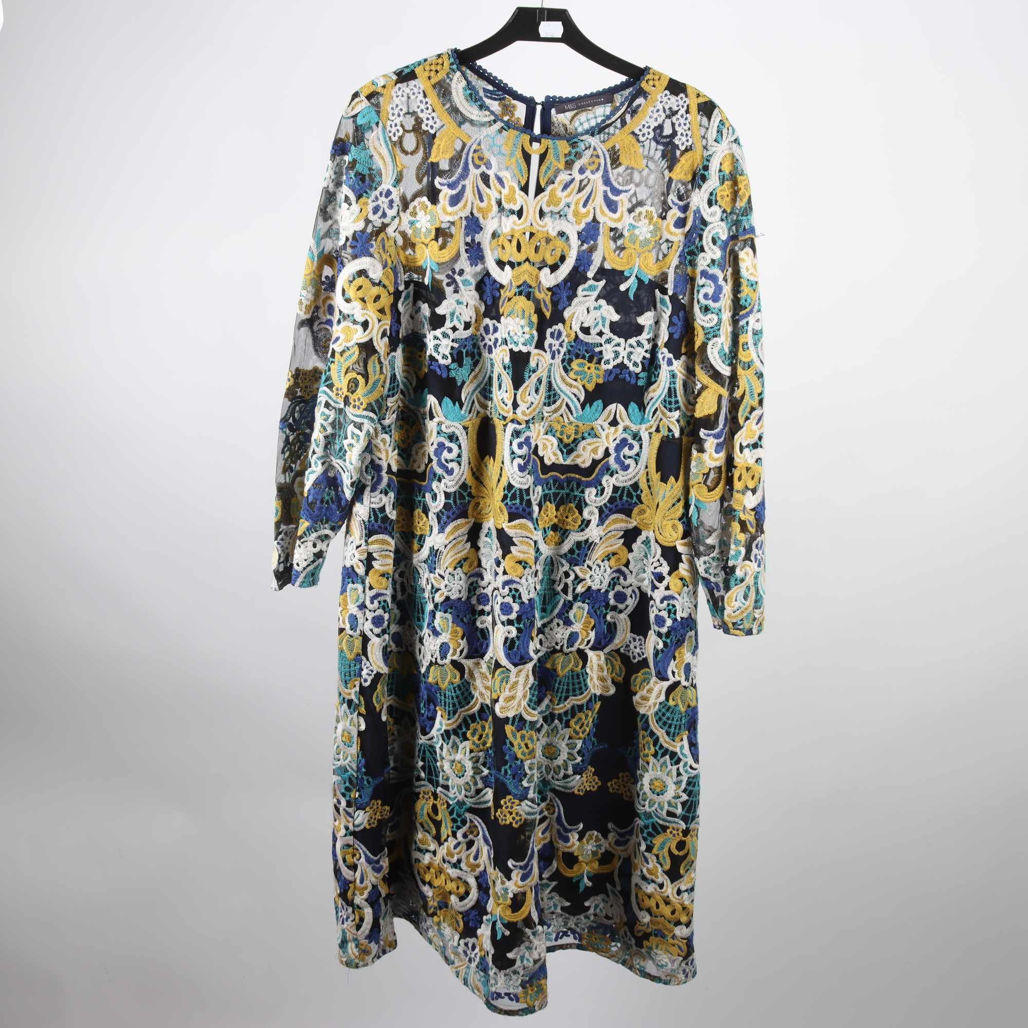 Klänning, M&S, mönstrad, blå, gul, nät, broderad, stl. 46.
