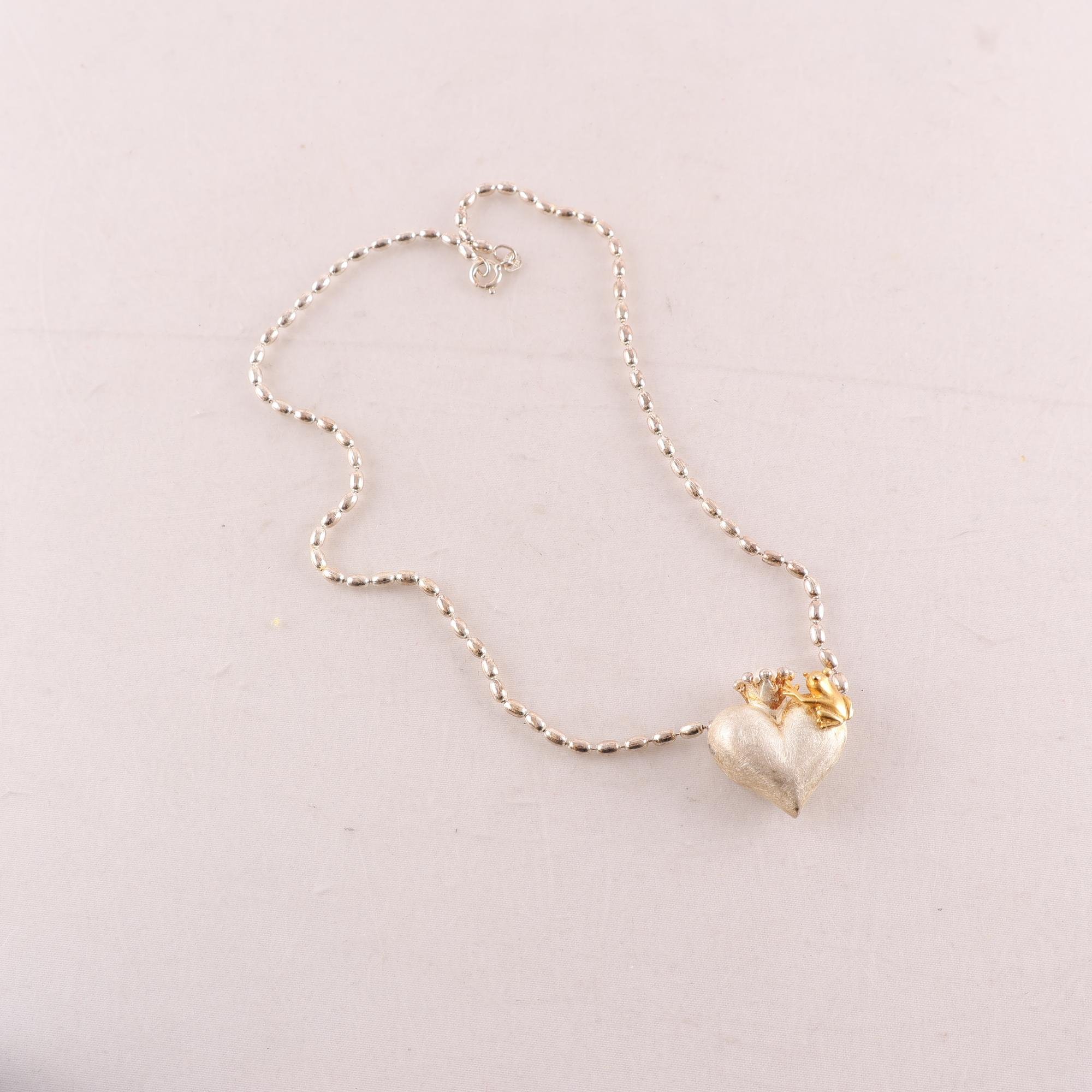 Halsband, silver 925, odlad pärla, hjärta, groda, brv: 25,3 g