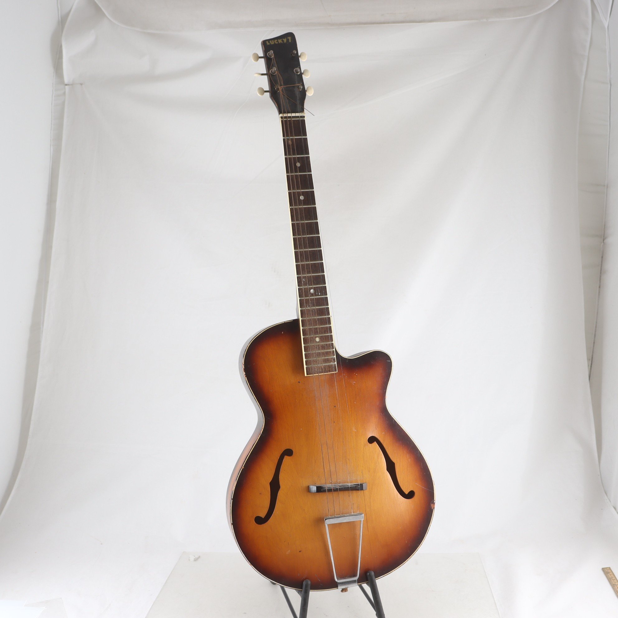 Akustisk gitarr, Lucky 7. Endast avhämtning.