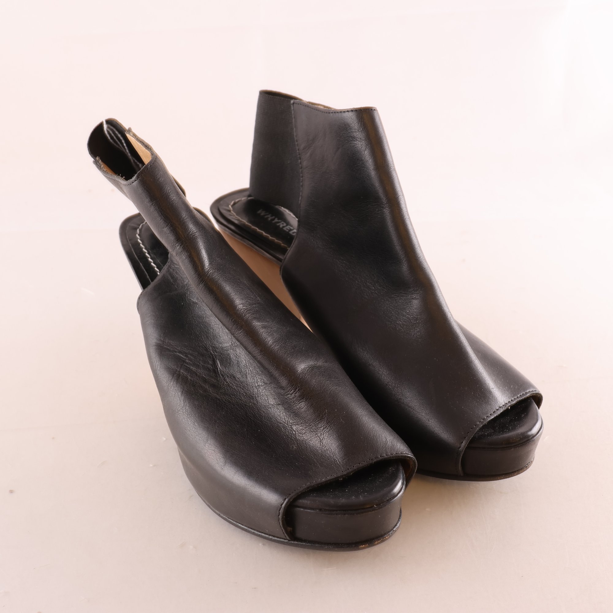 Klackskor, Whyred, svart, skinn, stl. 36.